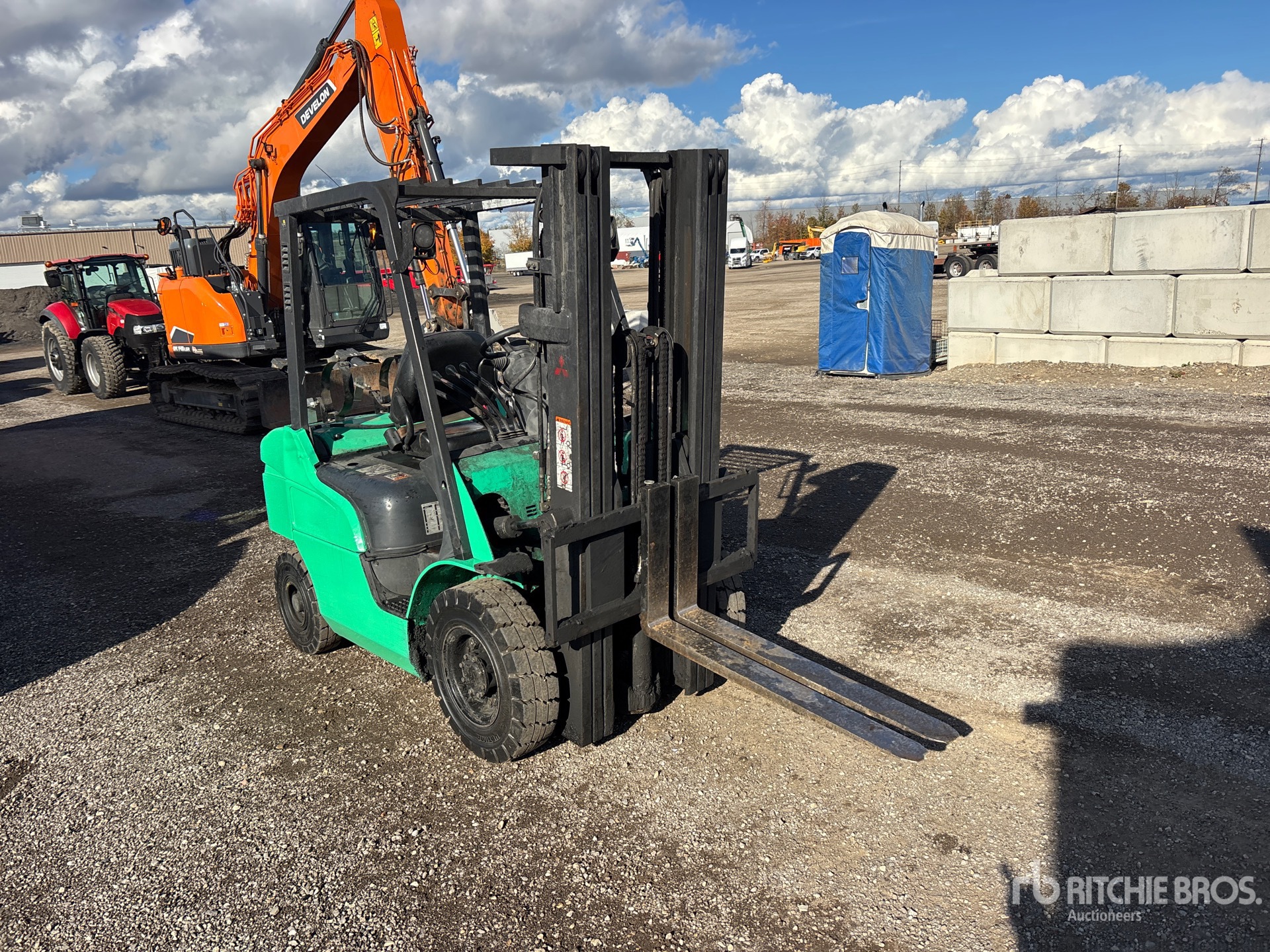2022 Mitsubishi FG25N