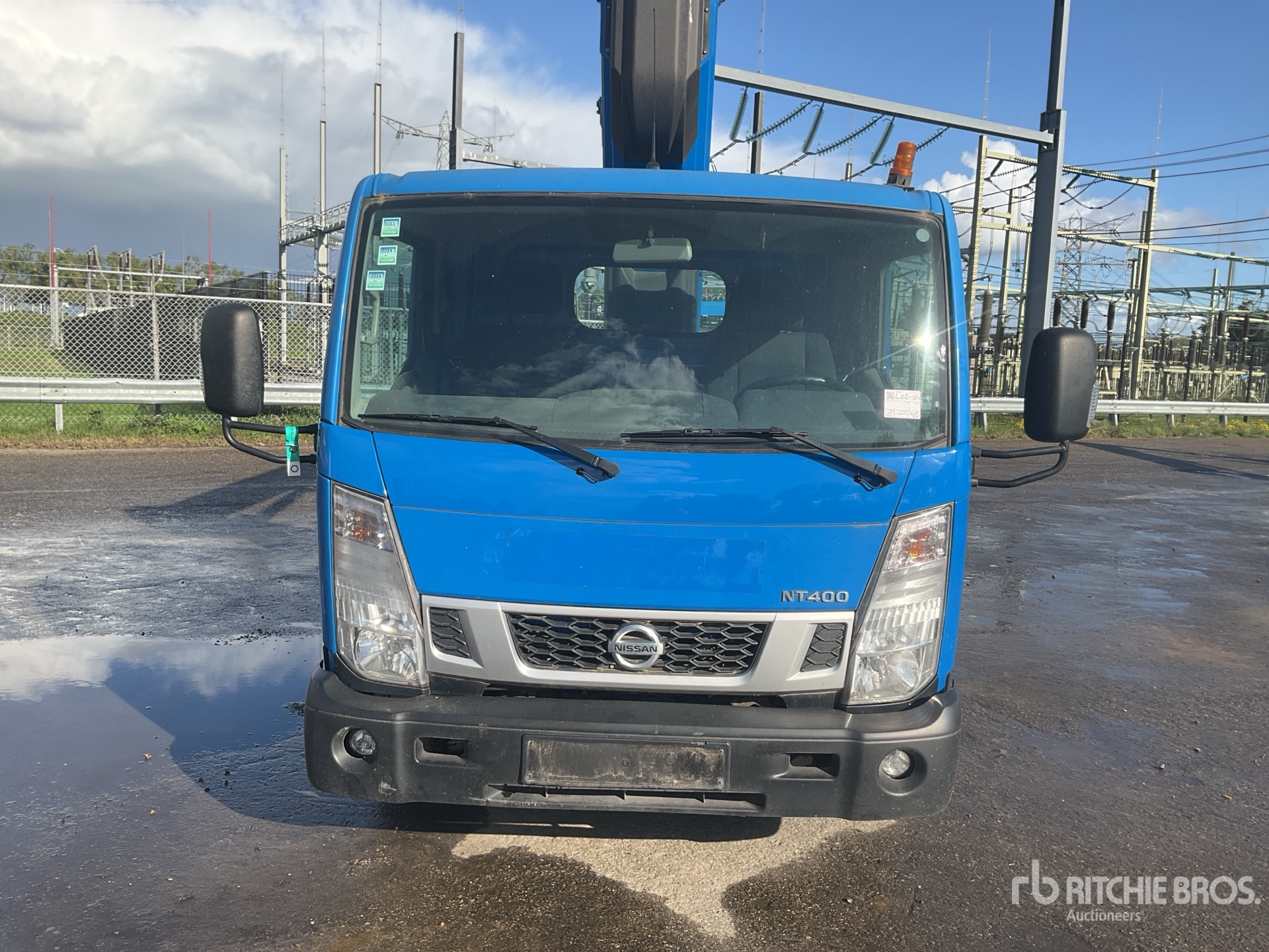 2017 Nissan NT400