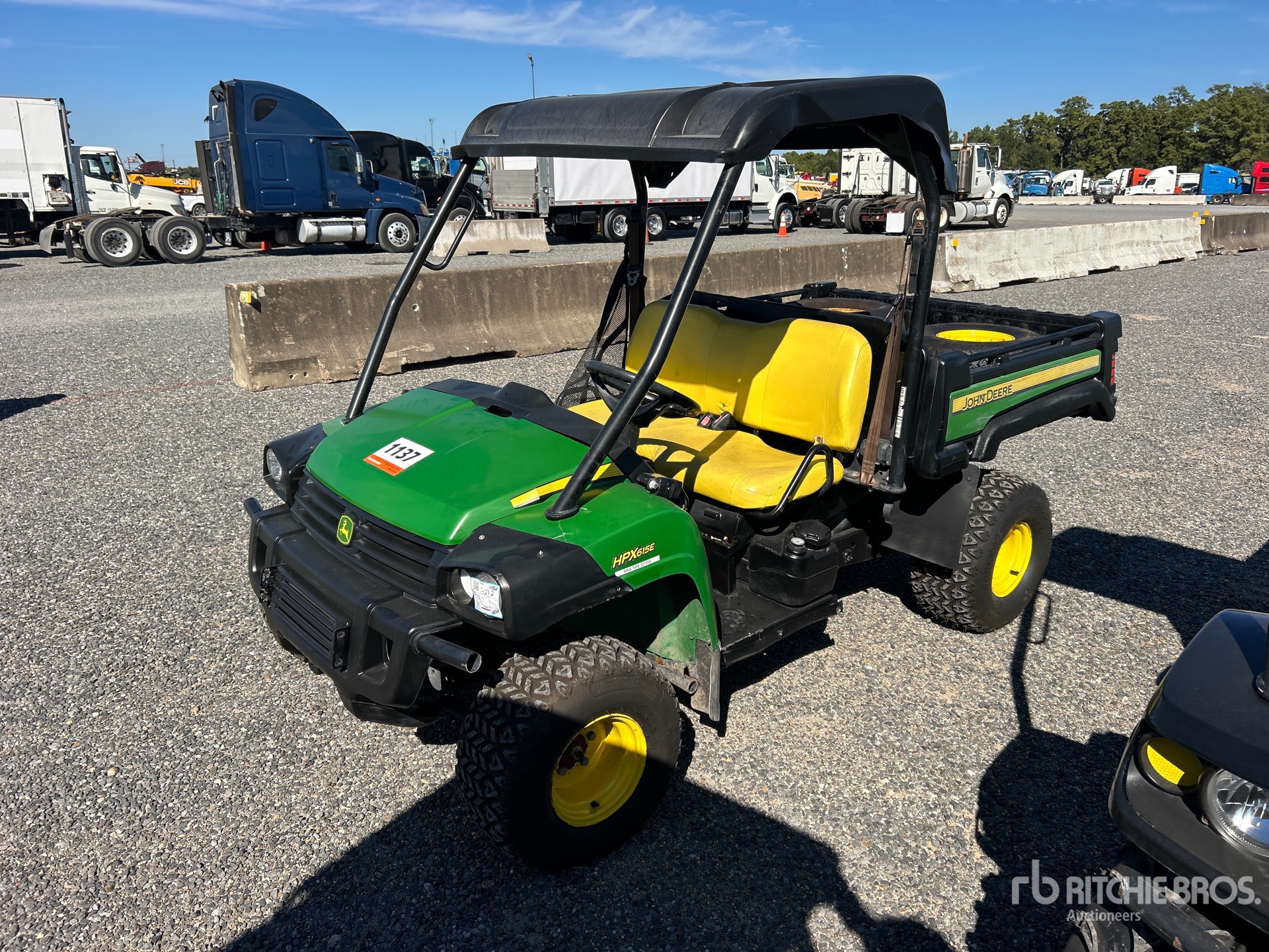 Photo of John Deere HPX615E