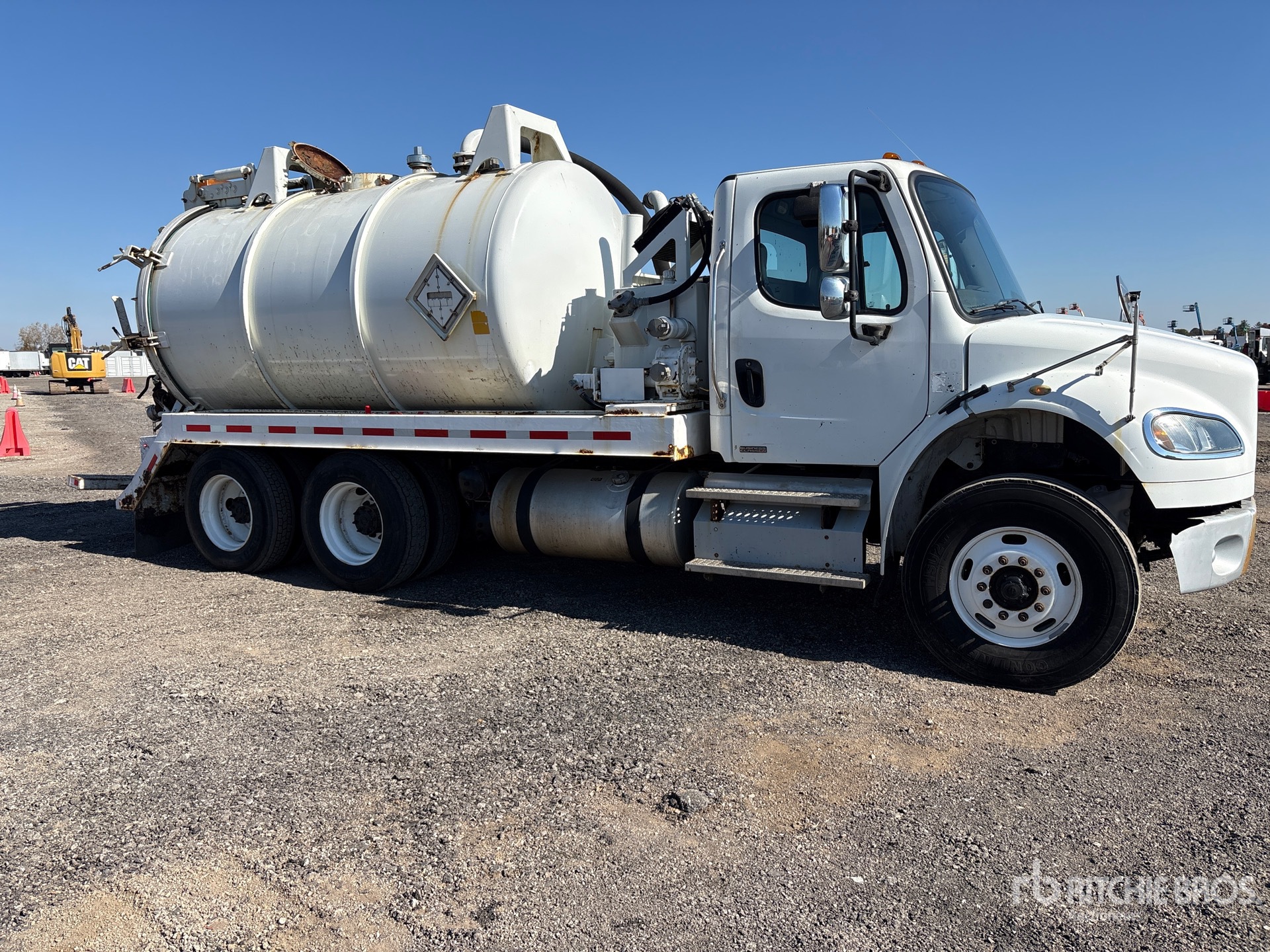 2012 Freightliner M2 106
