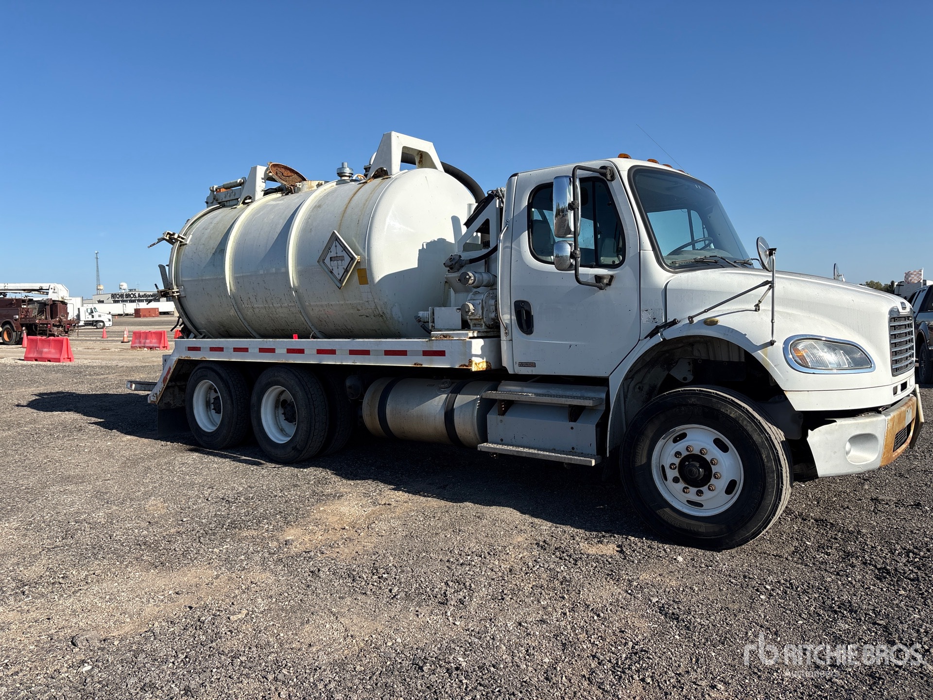 2012 Freightliner M2 106