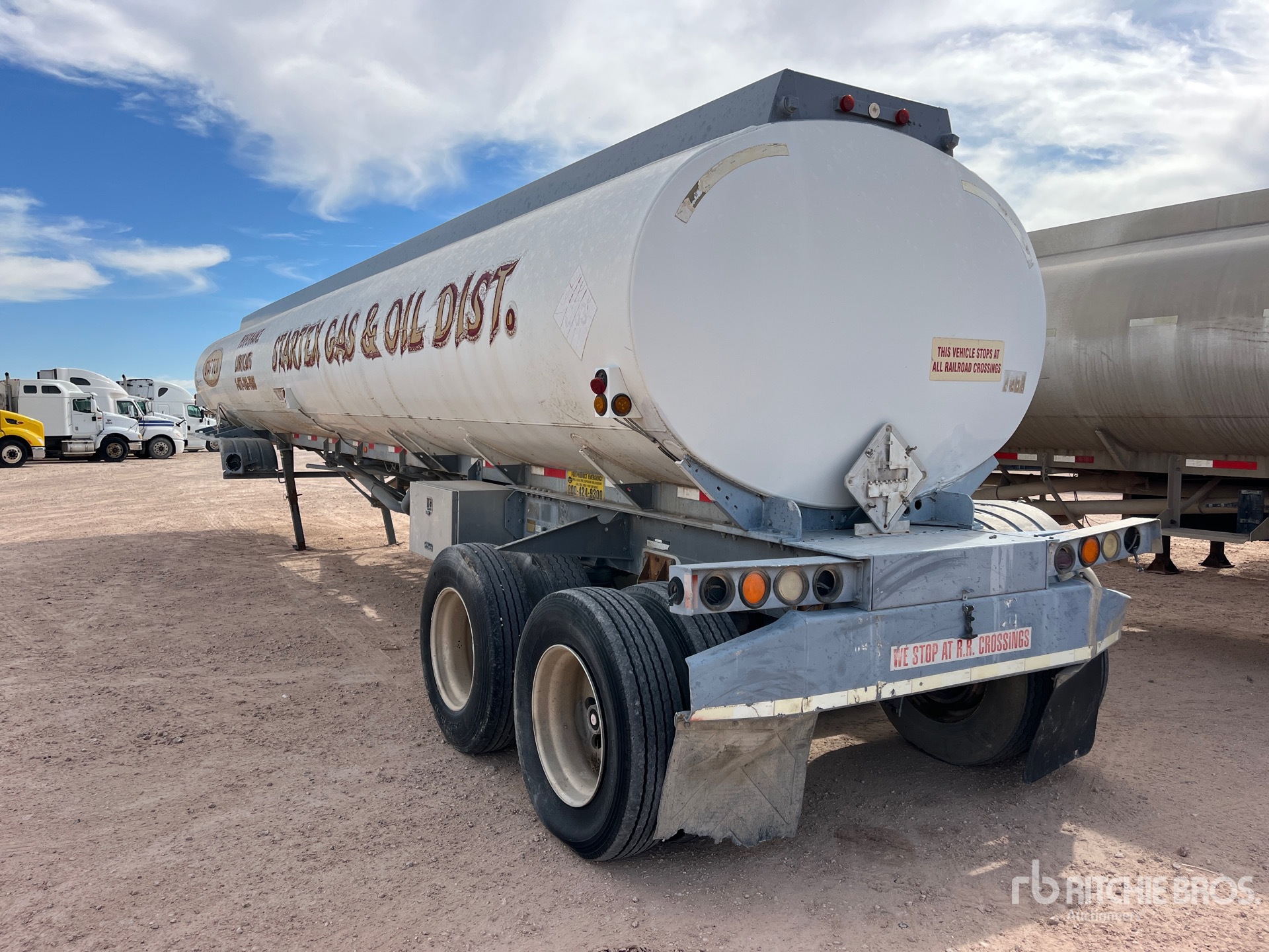 2000 Heil 9350 gal T/A