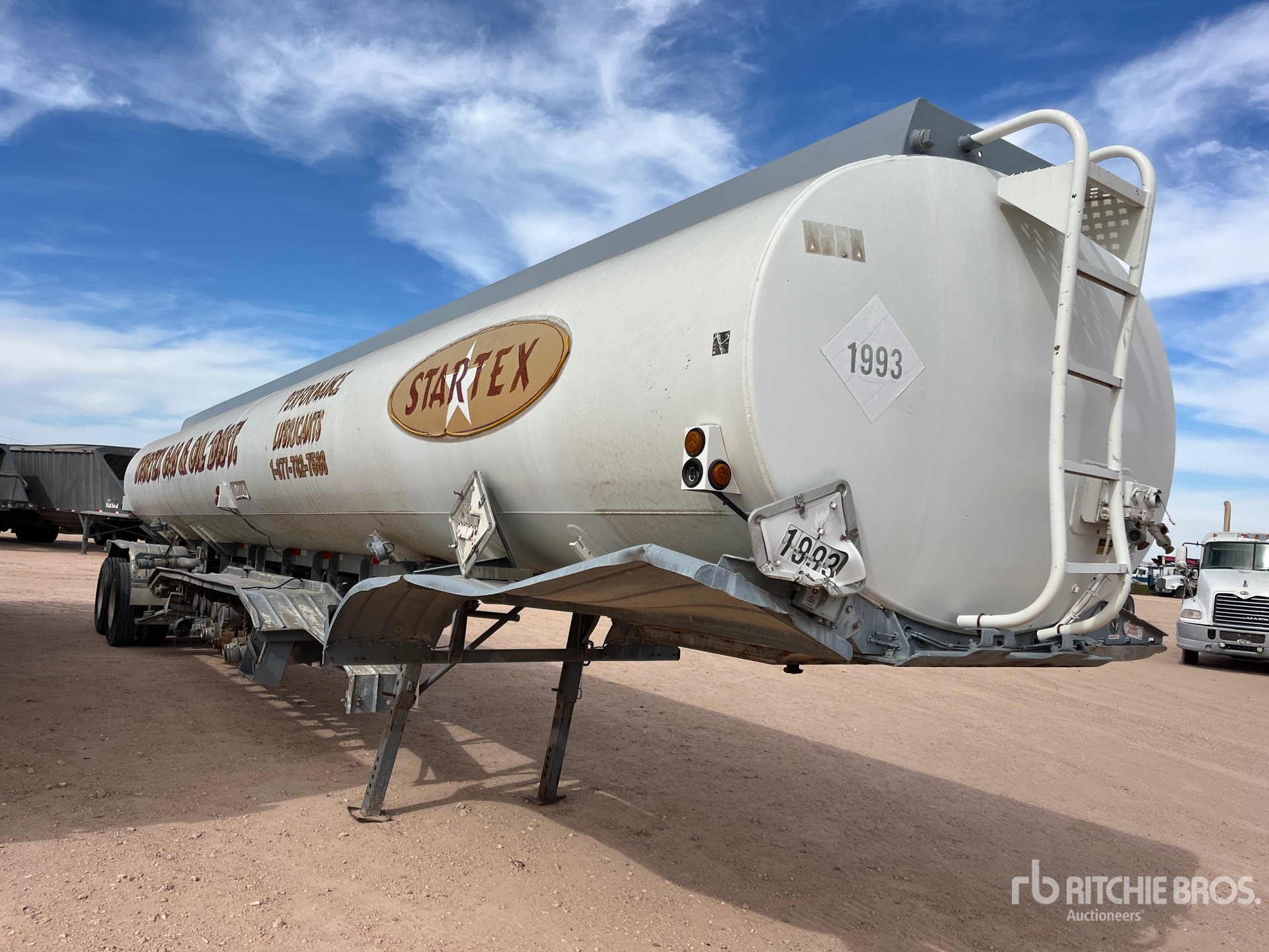 2000 Heil 9350 gal T/A