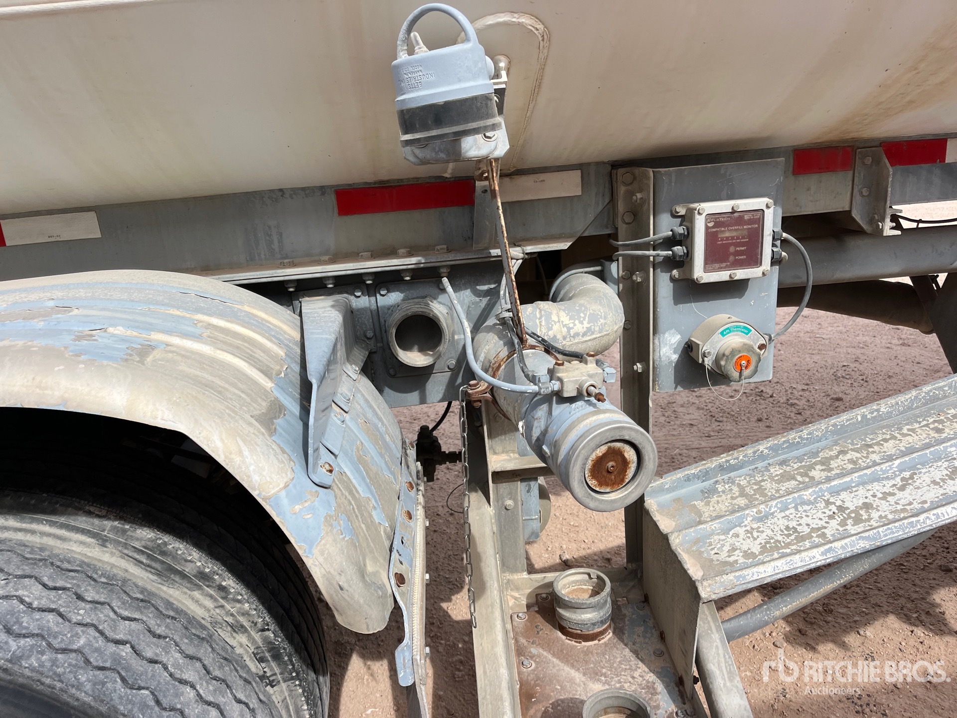 2000 Heil 9350 gal T/A