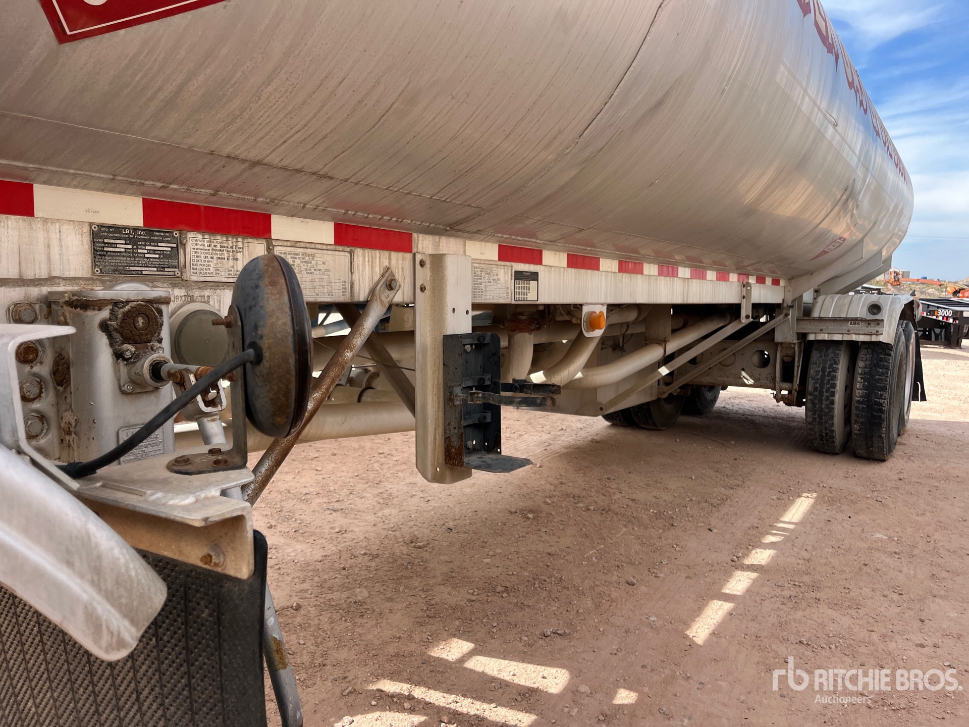 1999 Fruehauf 6550 gal T/A