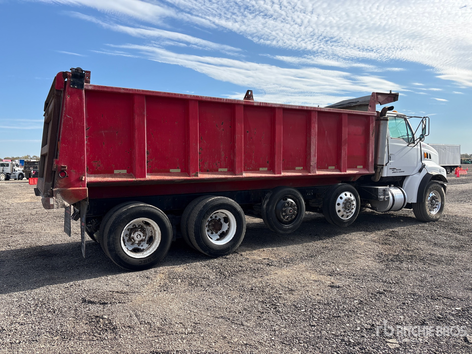 1999 Sterling L9513