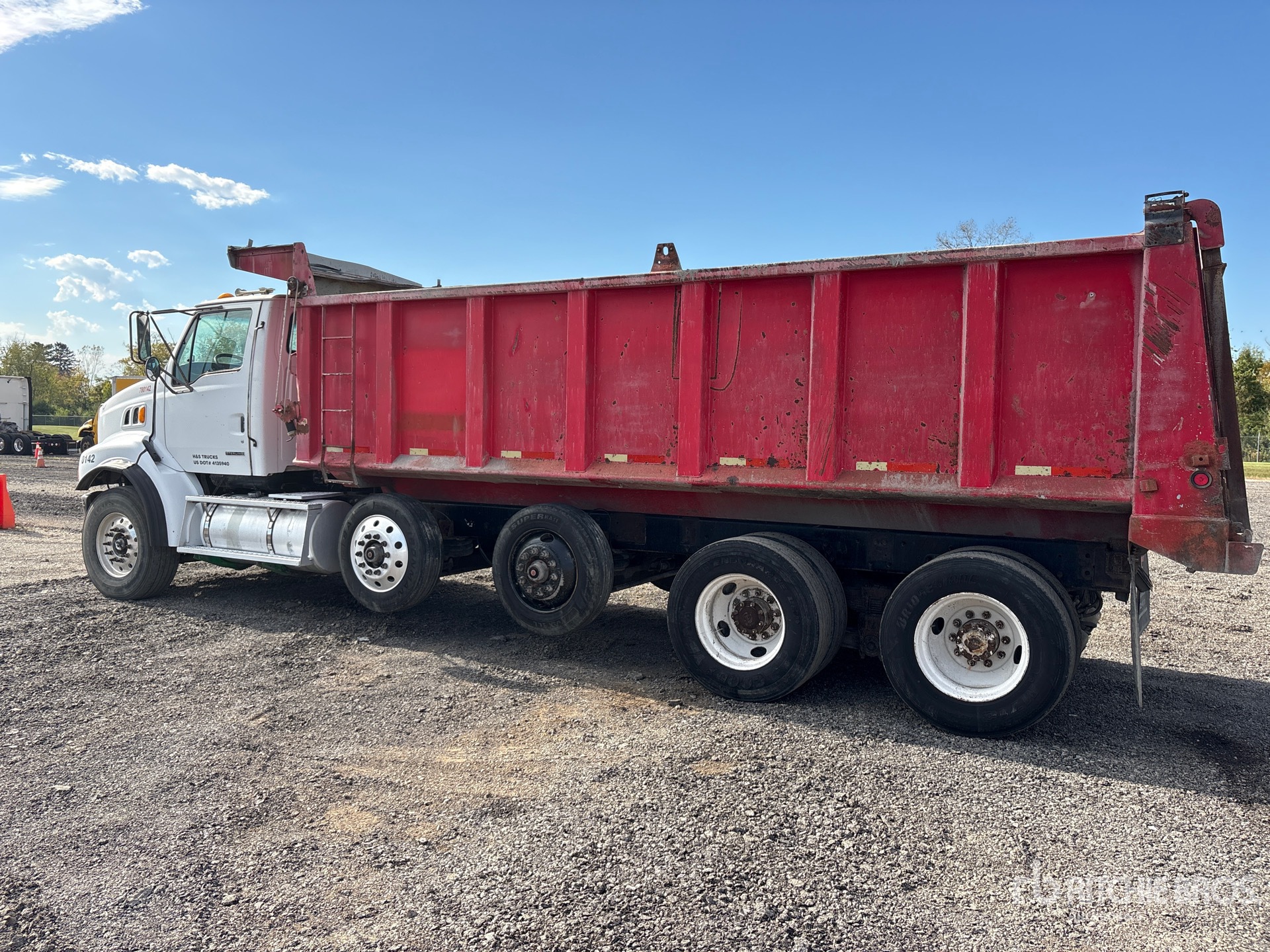 1999 Sterling L9513