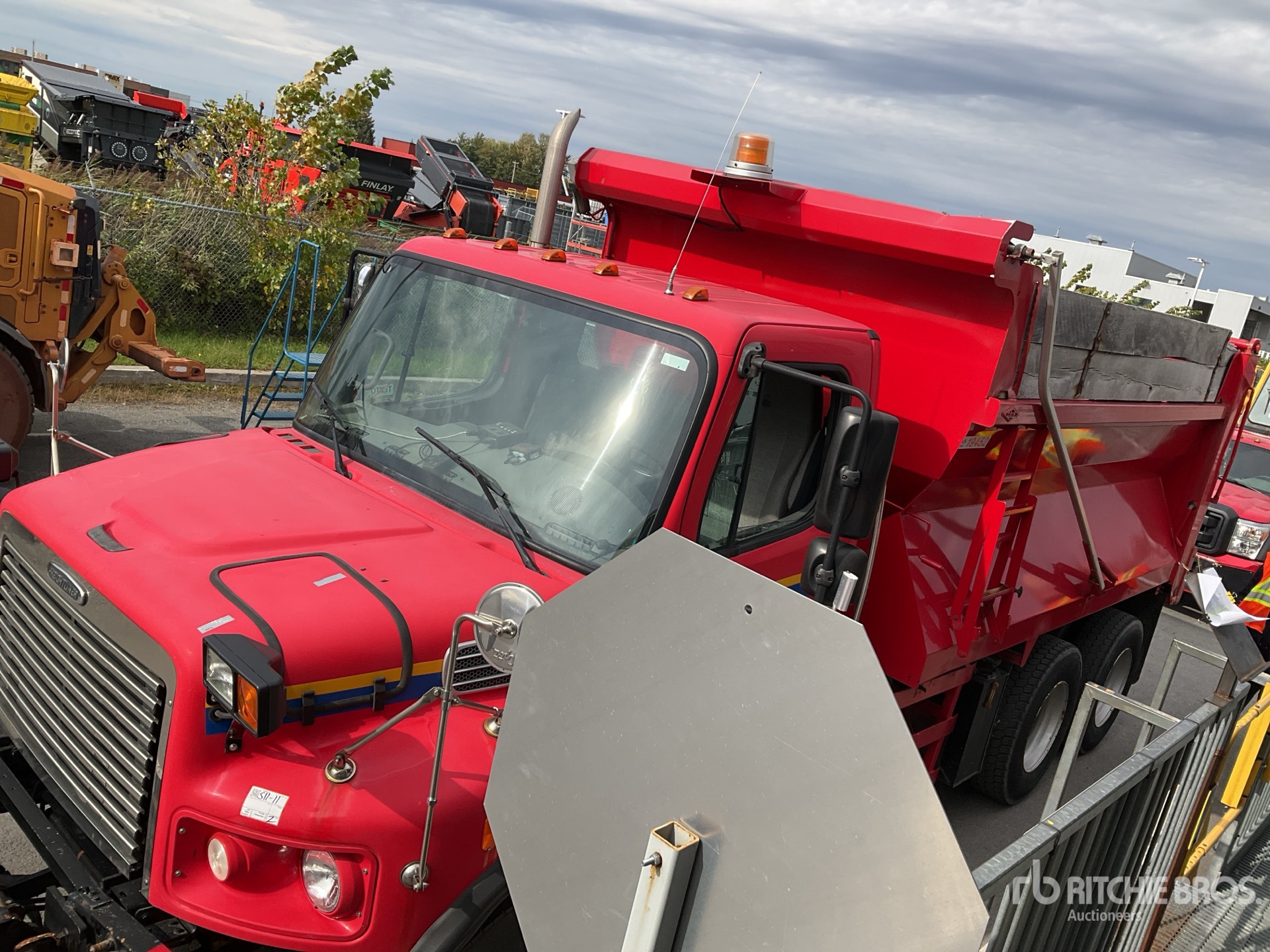 Photo of 2010 Freightliner M2 106