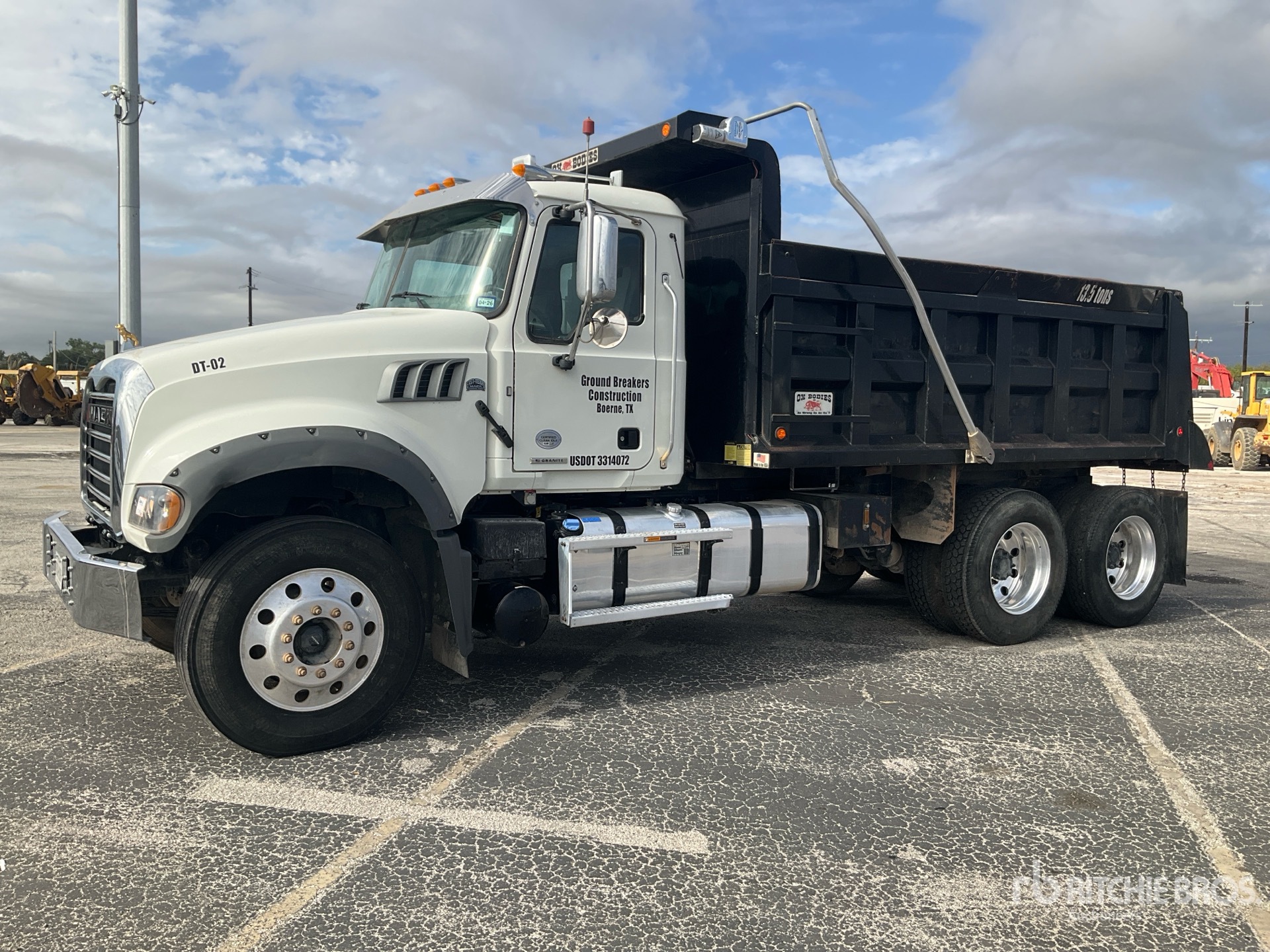 2022 Mack GR64