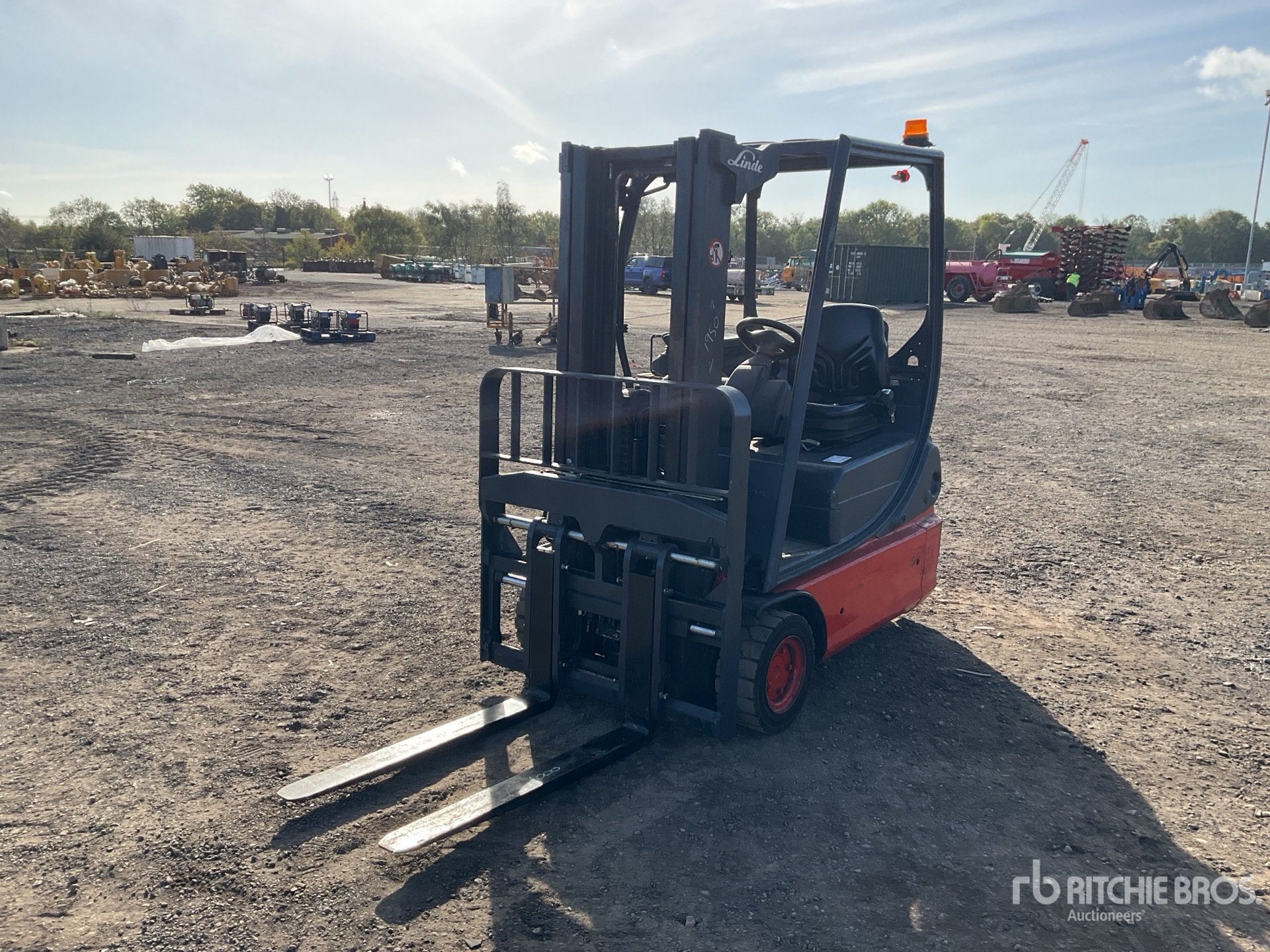 Photo of 2002 Linde E14-02