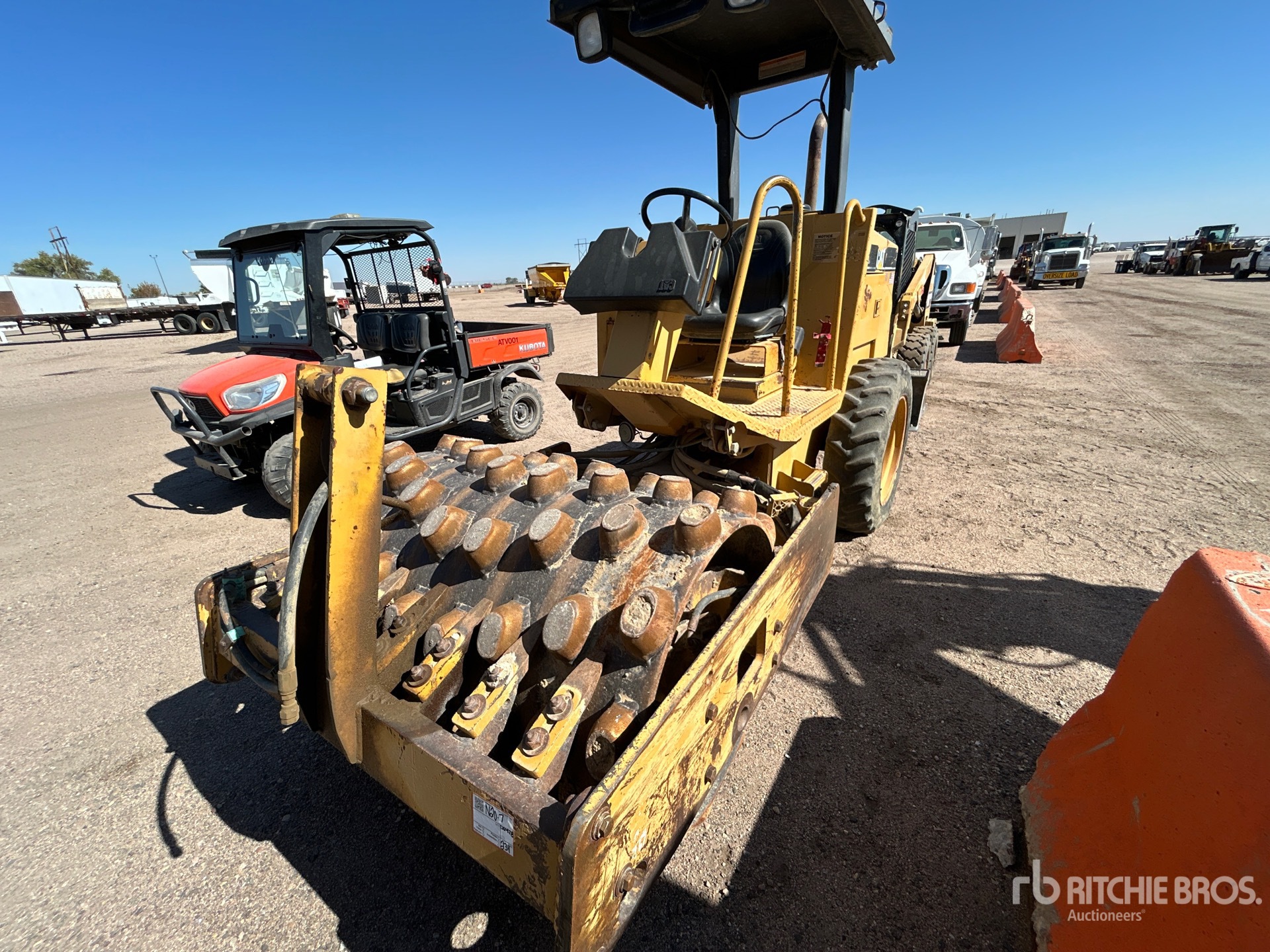 2001 Caterpillar CP-323C