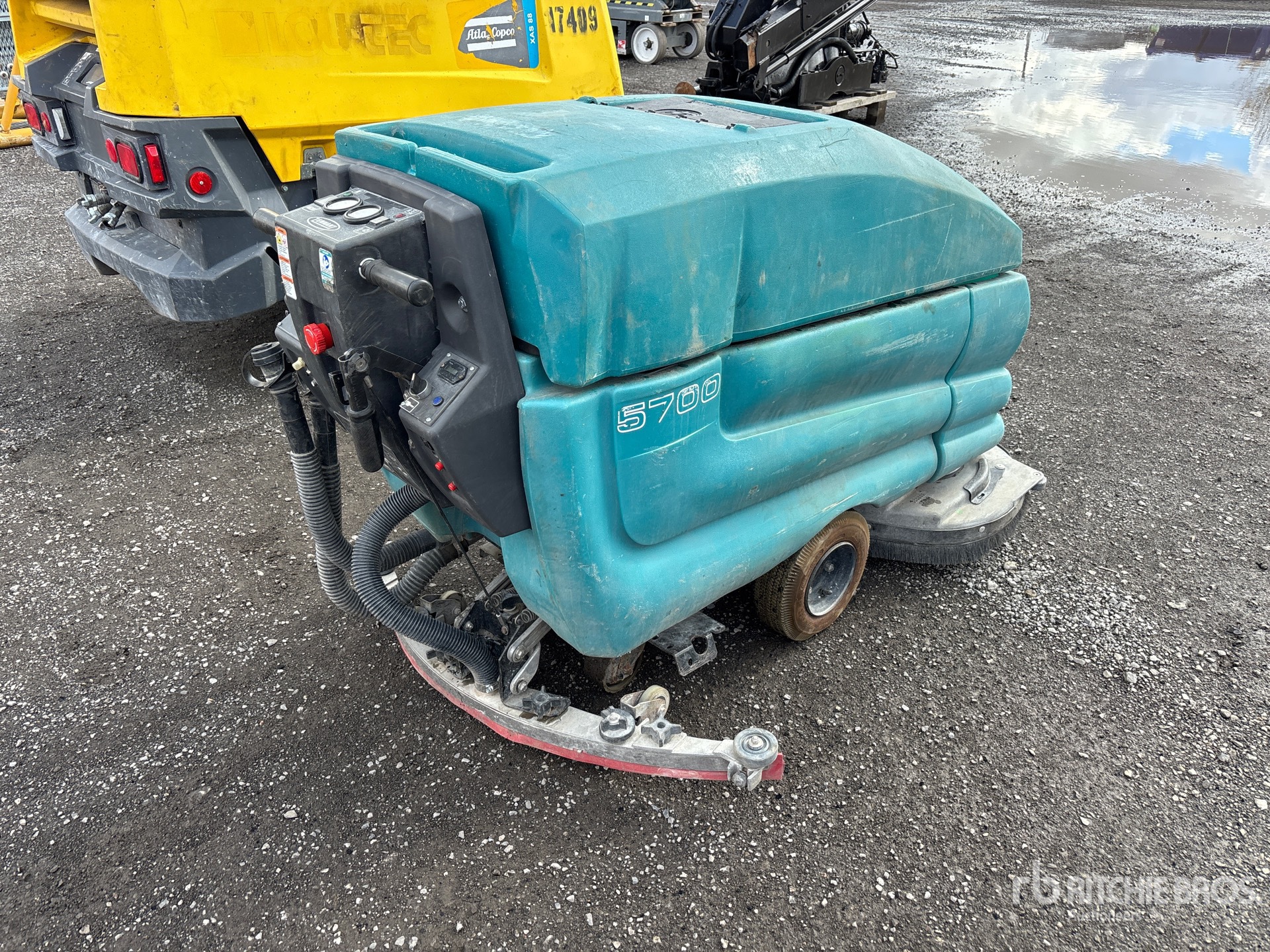 Tennant  5700
