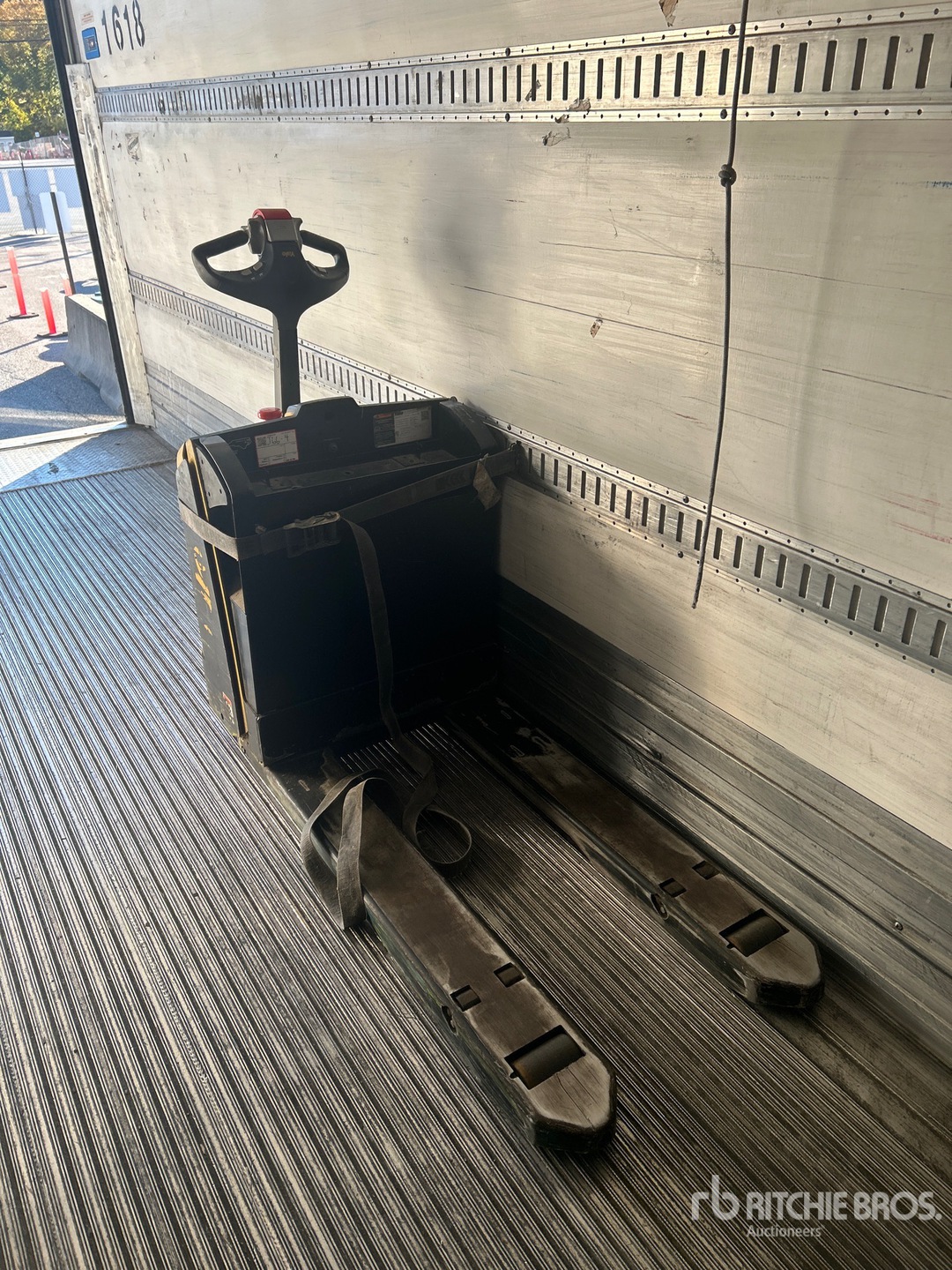2019 Yale MPB045