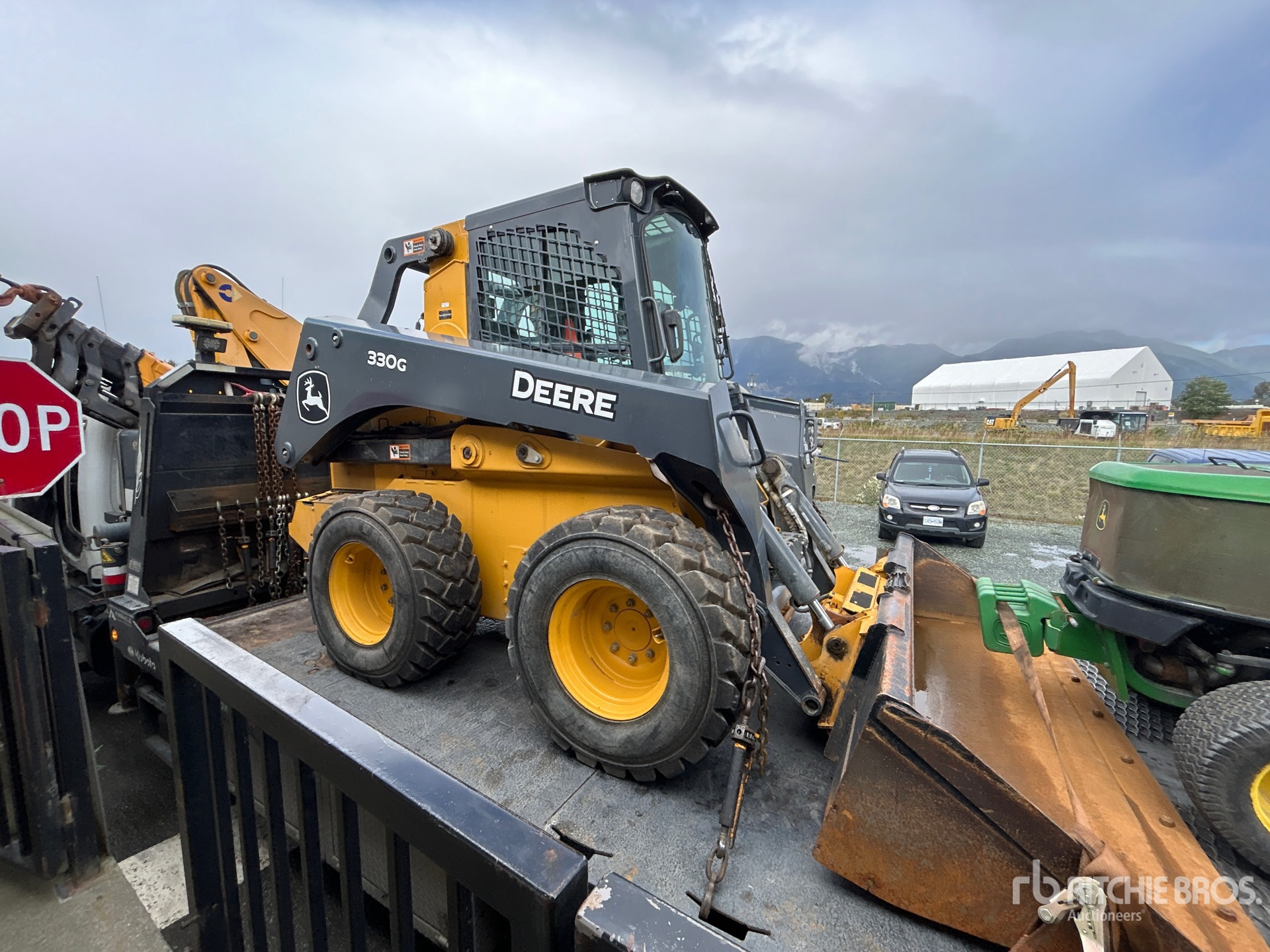 2021 John Deere 330G