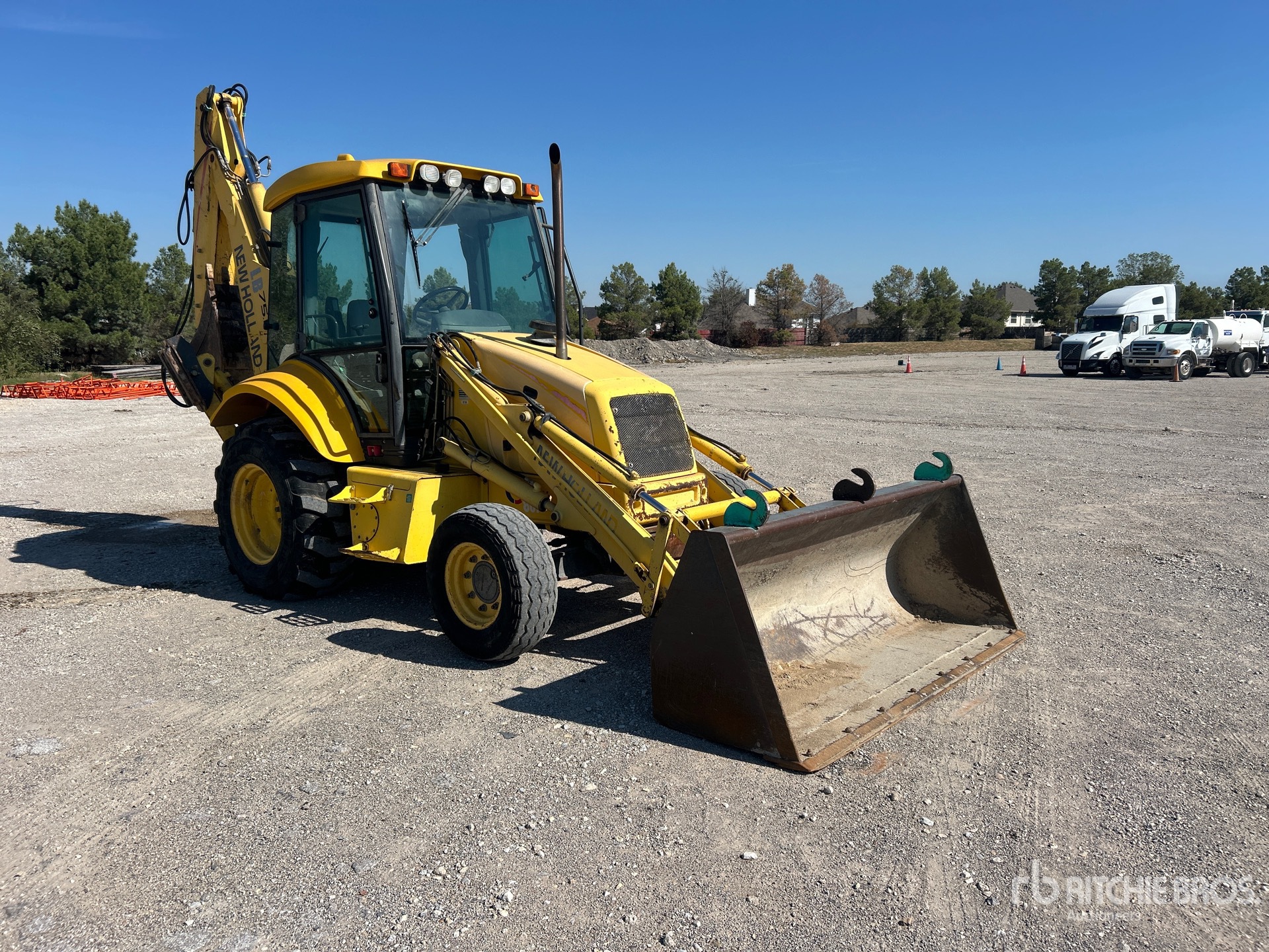 2002 New Holland LB75B