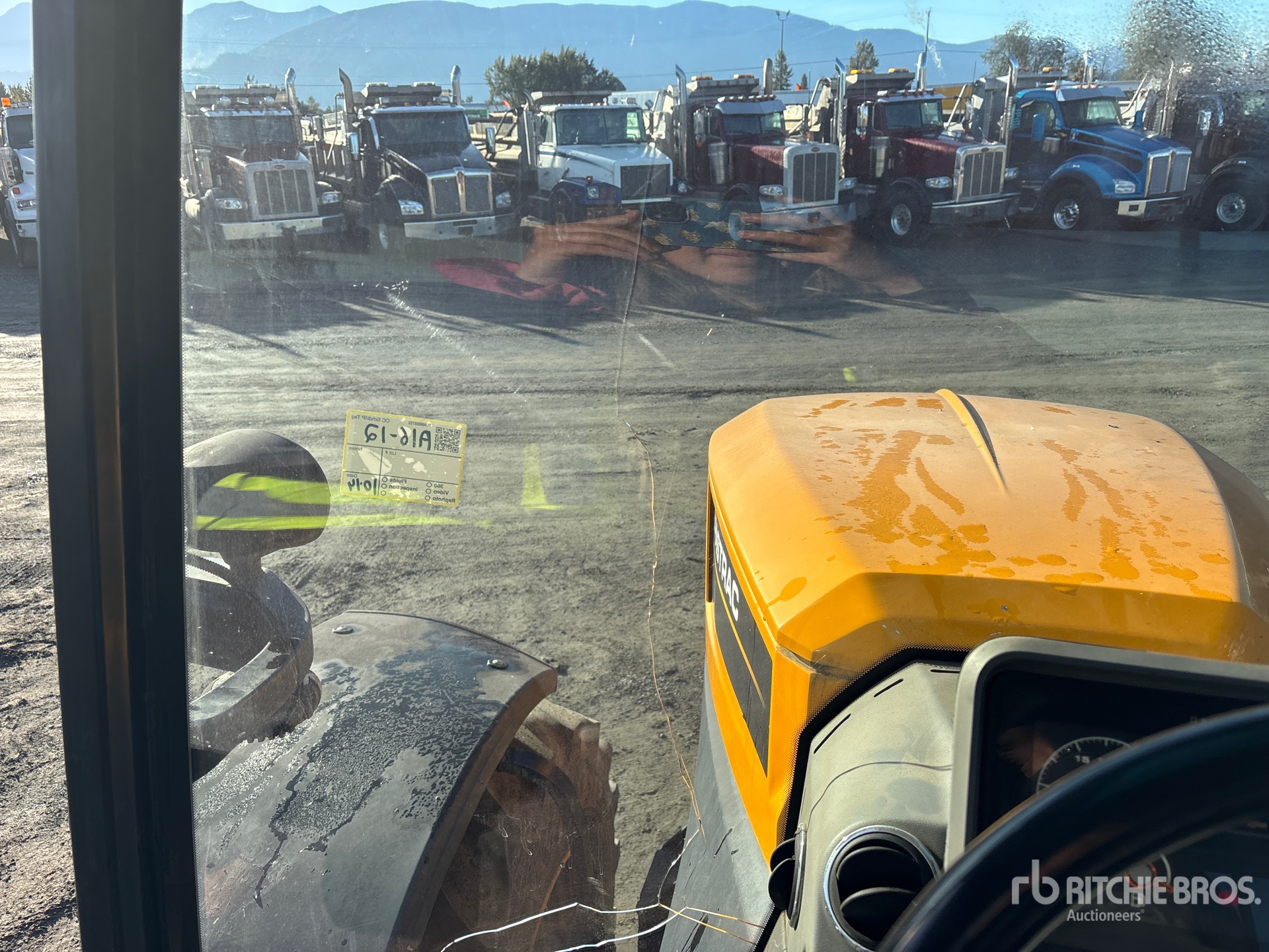 2016 JCB FASTRAC 8330