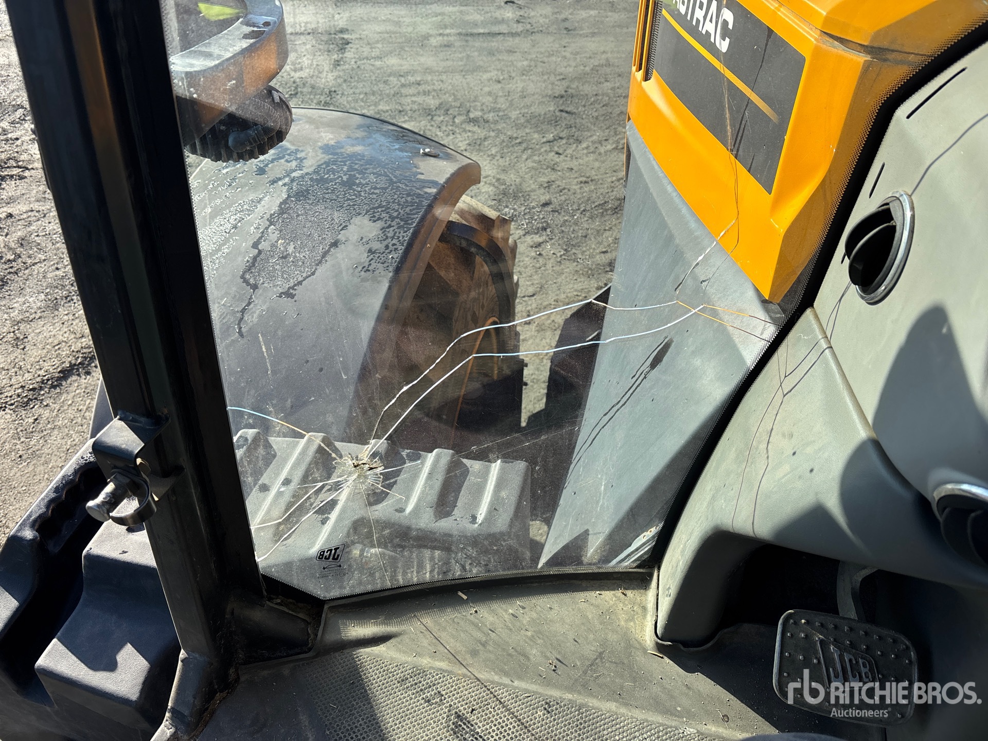 2016 JCB FASTRAC 8330