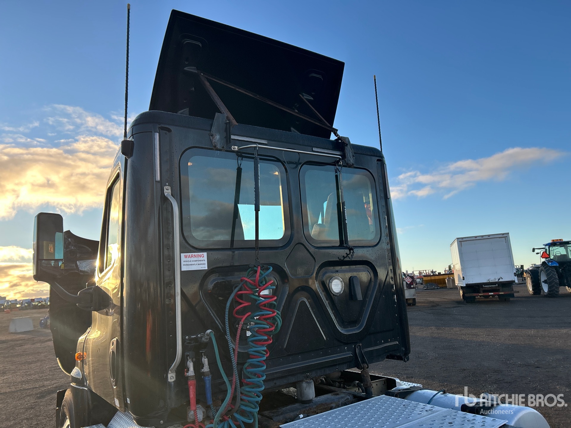 2018 Freightliner CASCADIA 125