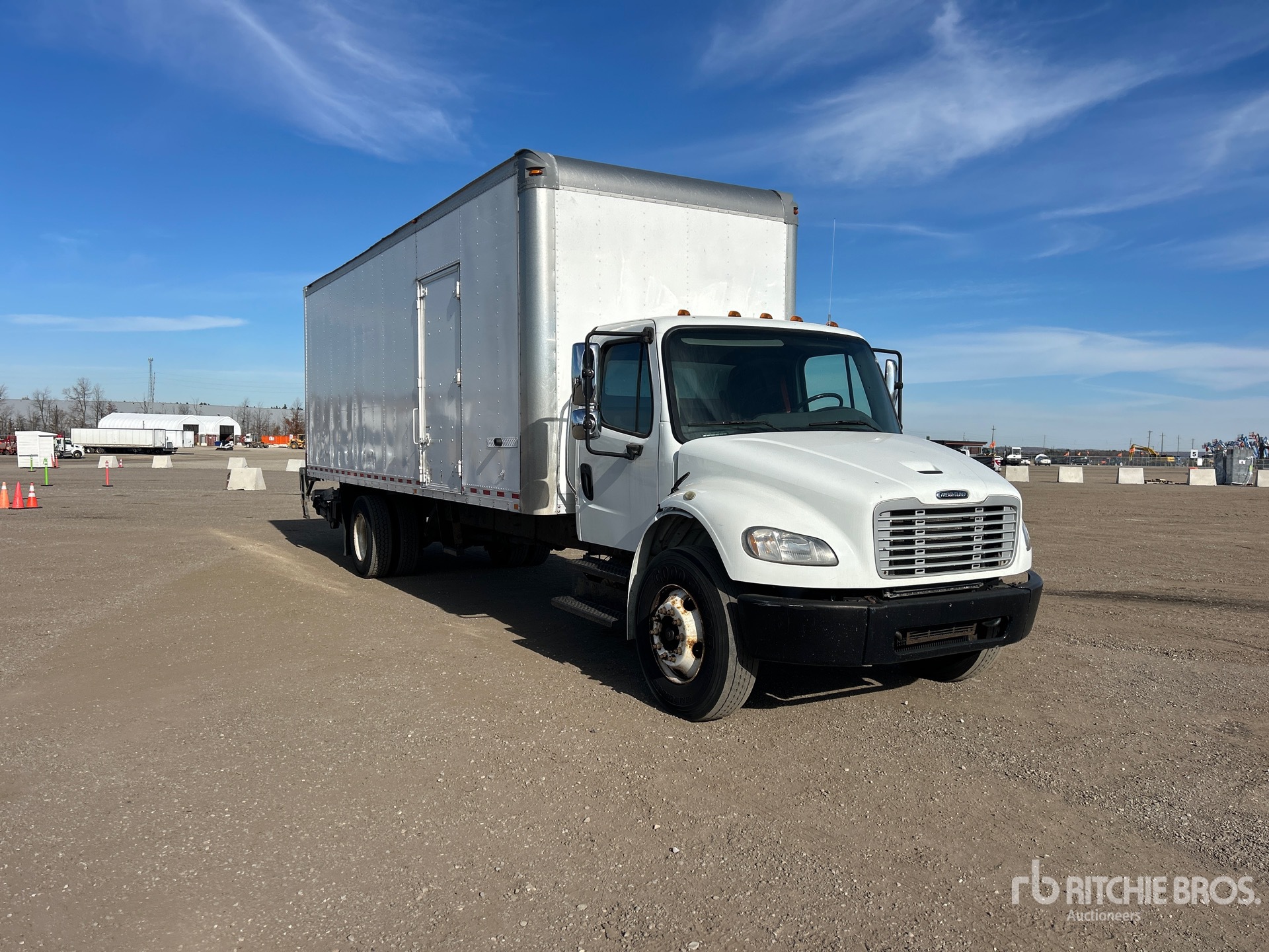 2018 Freightliner M2106
