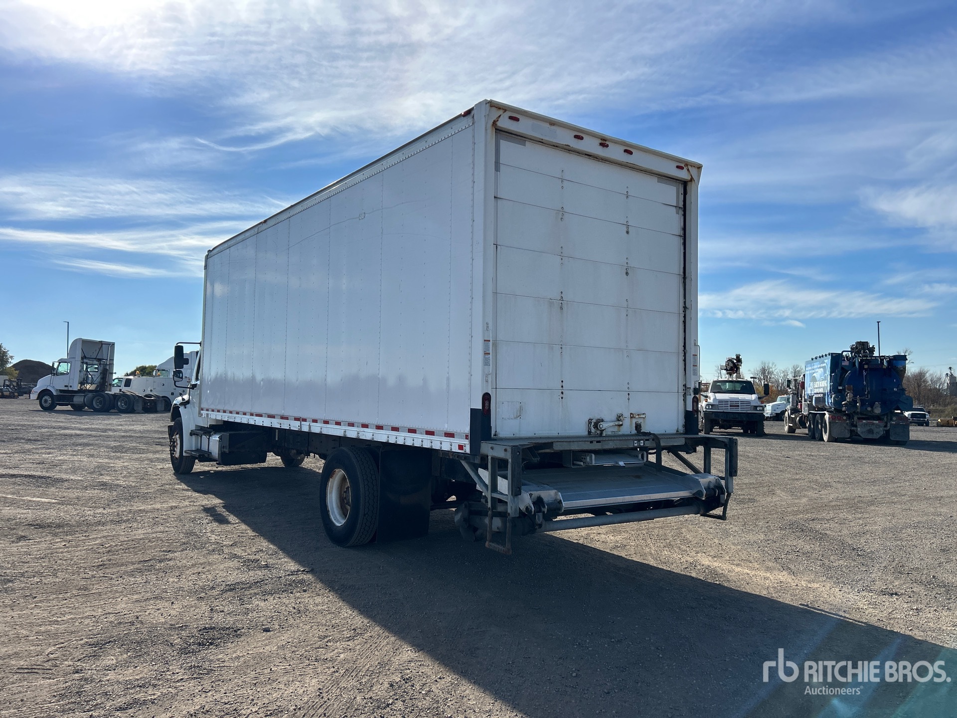 2018 Freightliner M2106