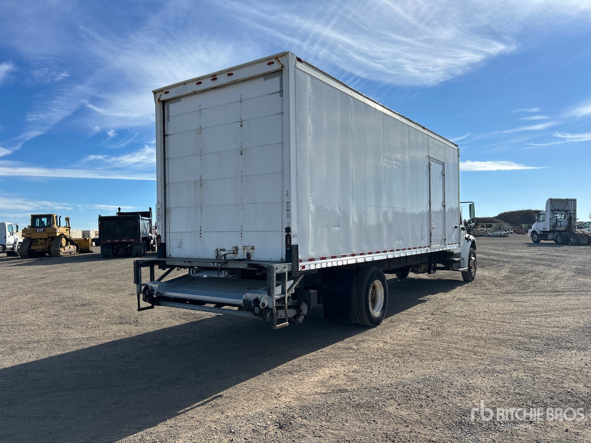 2018 Freightliner M2106