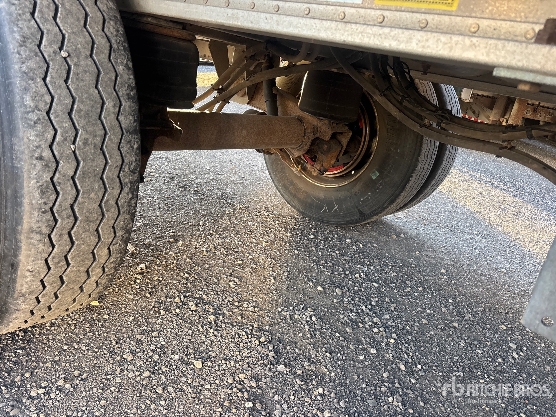 2014 Manac 48 FT T/A SPREAD AXLE