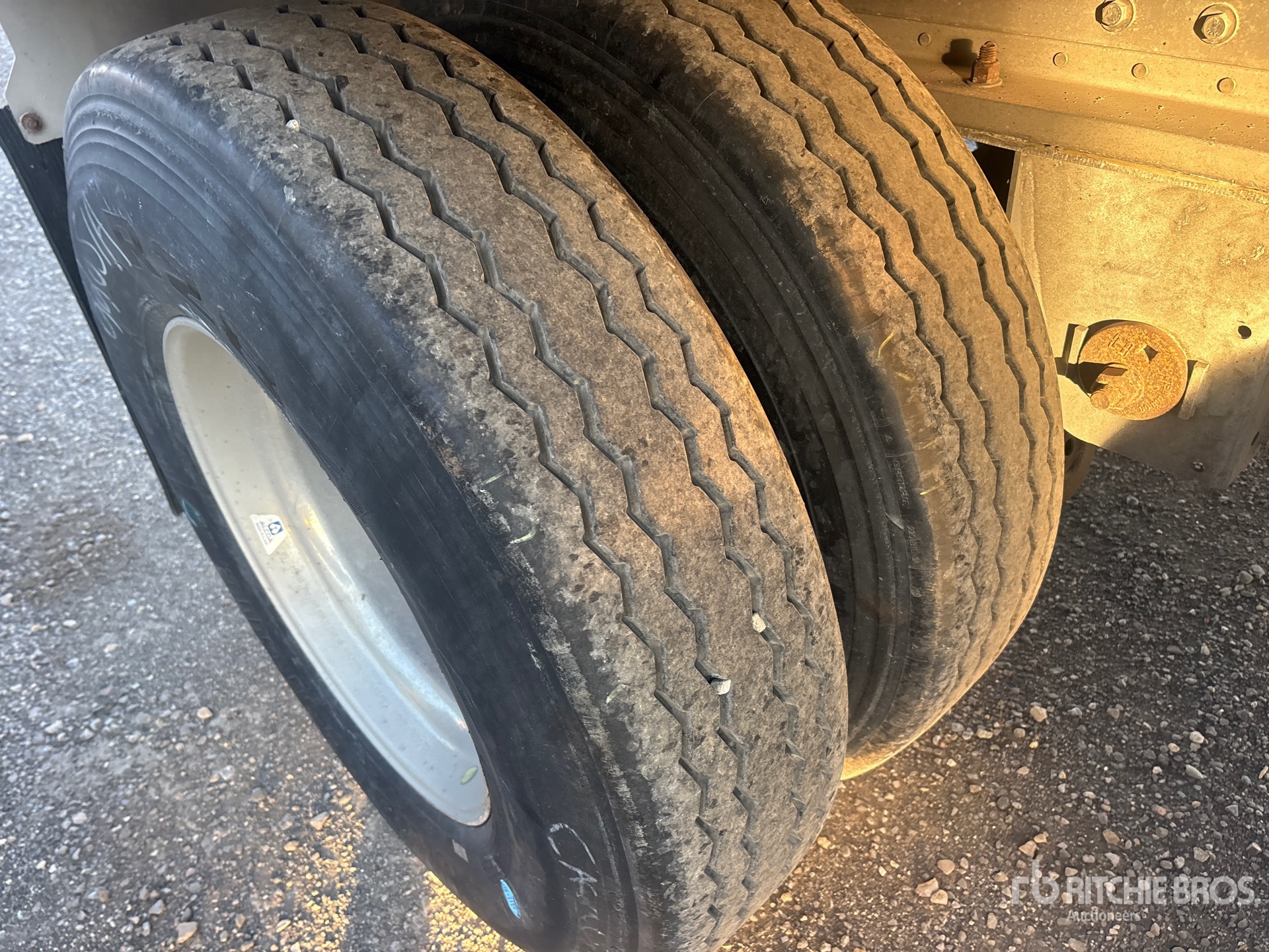 2014 Manac 48 FT T/A SPREAD AXLE