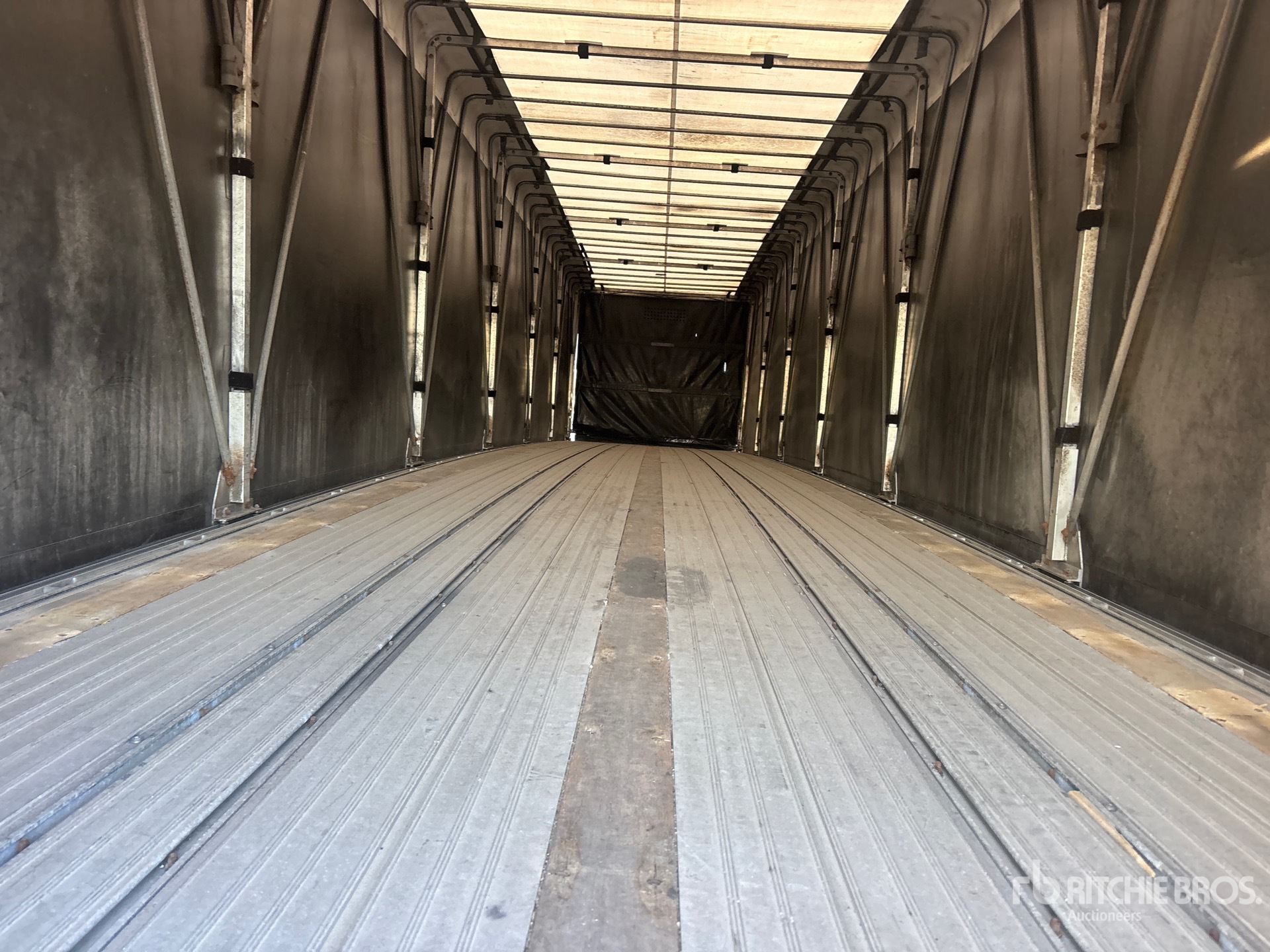 2014 Manac 48 FT T/A SPREAD AXLE