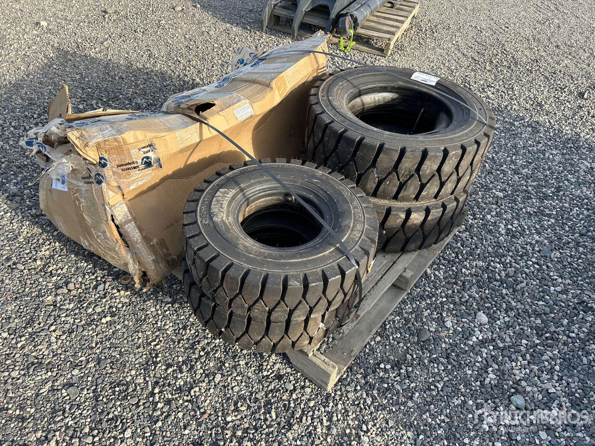 Doosan QUANTITY OF (4) 6.50-10 2X 8.15 ...
