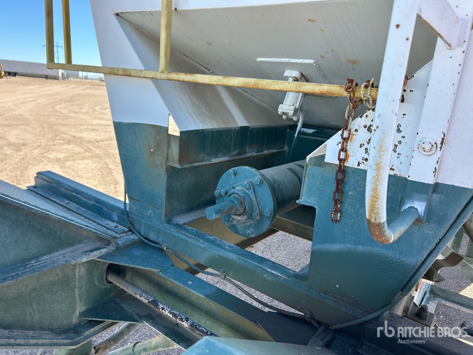 1969 Fruehauf T/A CEMENT AUGER