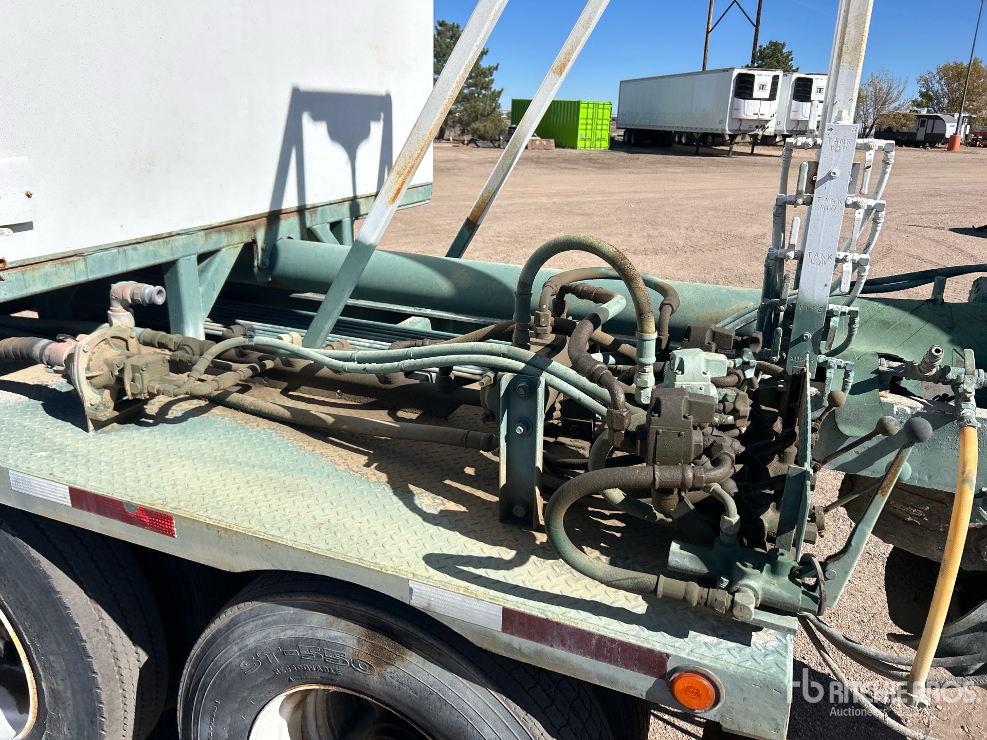 1969 Fruehauf T/A CEMENT AUGER