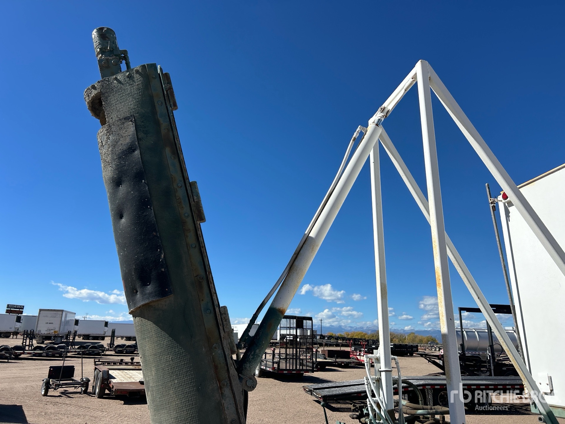 1969 Fruehauf T/A CEMENT AUGER