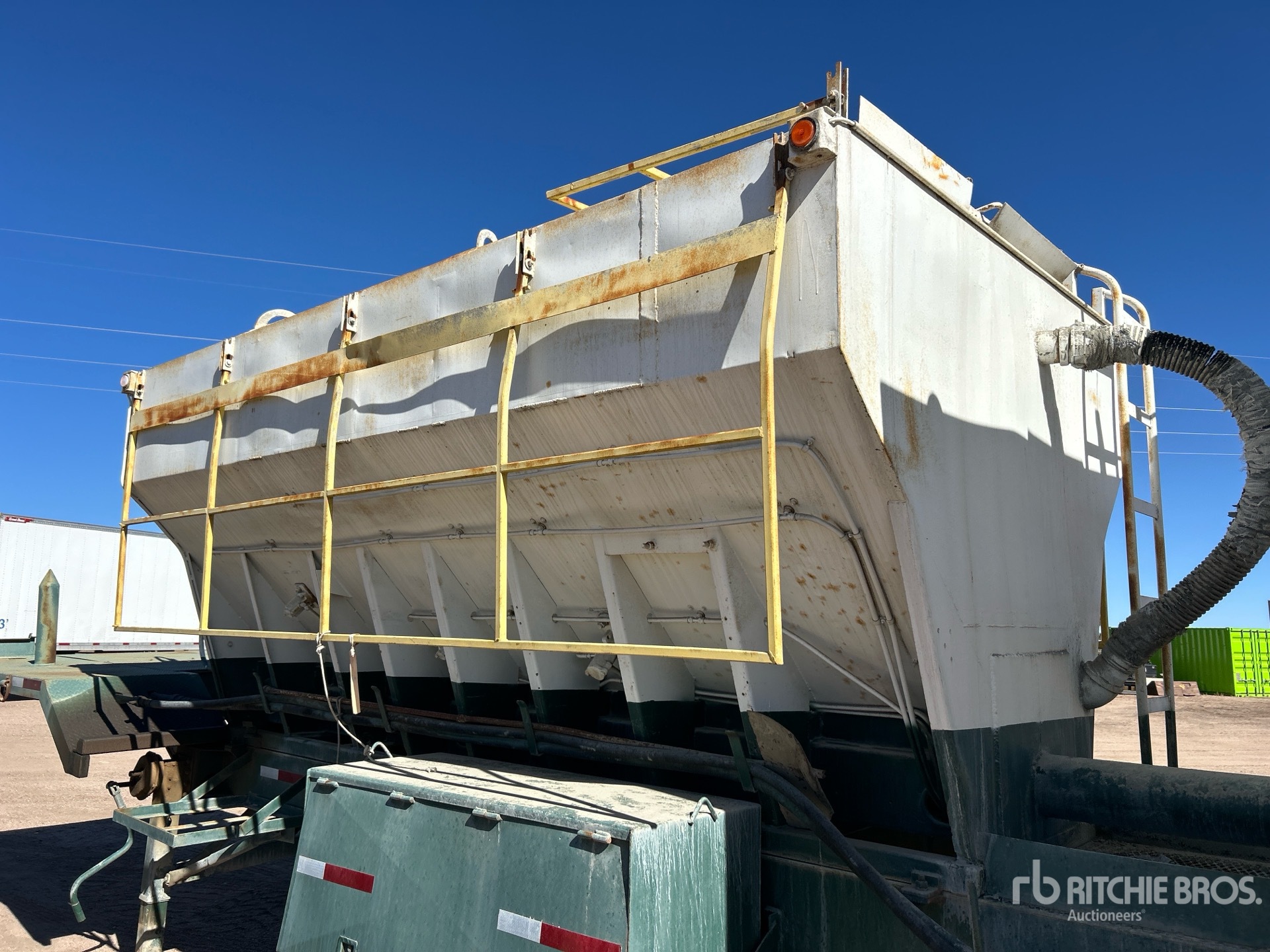 1969 Fruehauf T/A CEMENT AUGER