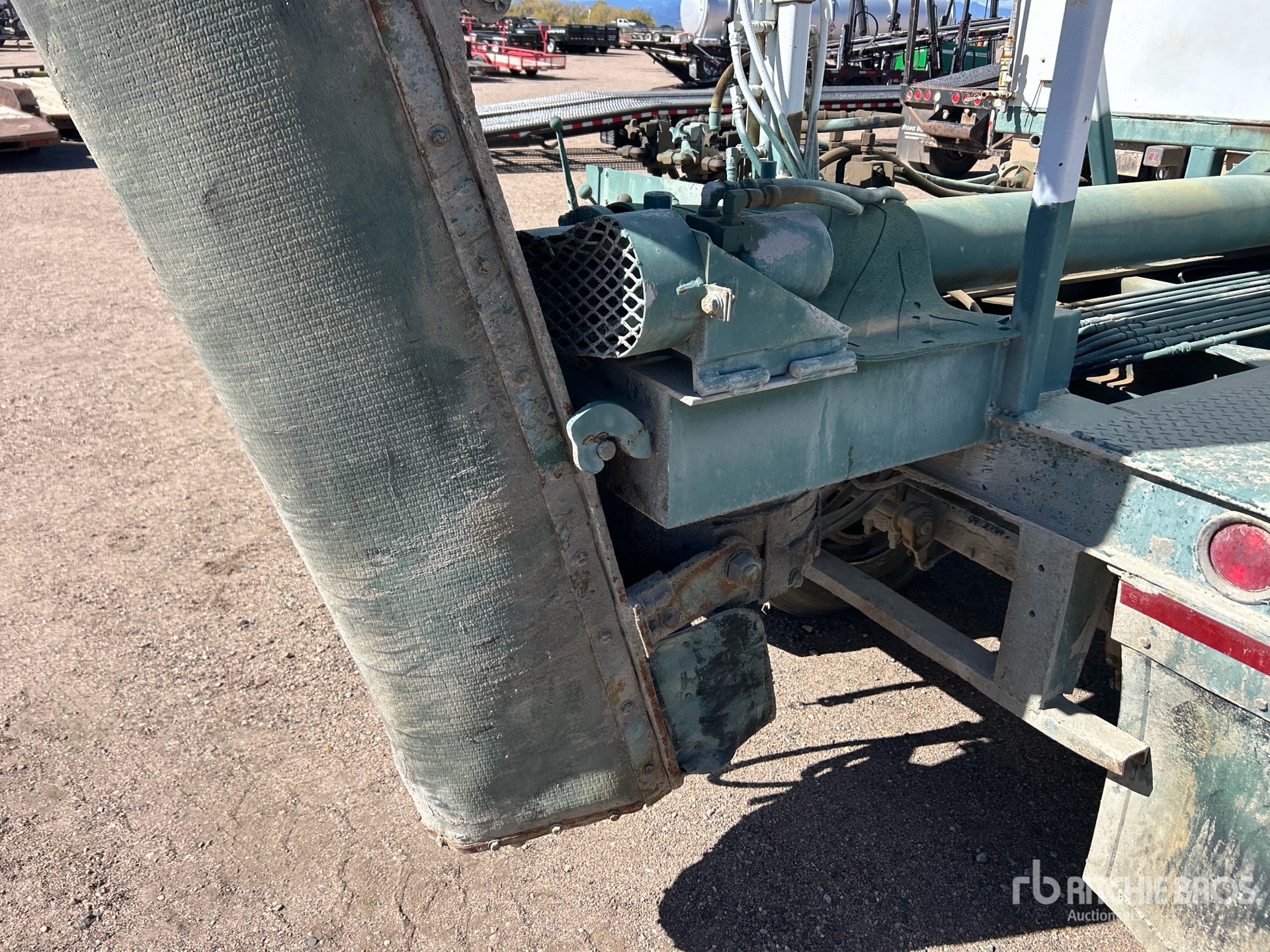 1969 Fruehauf T/A CEMENT AUGER