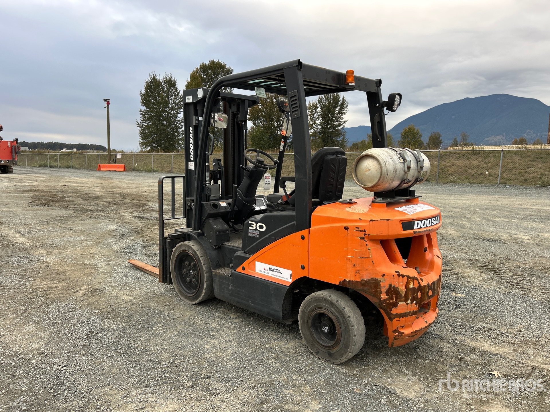 Doosan G30E-7