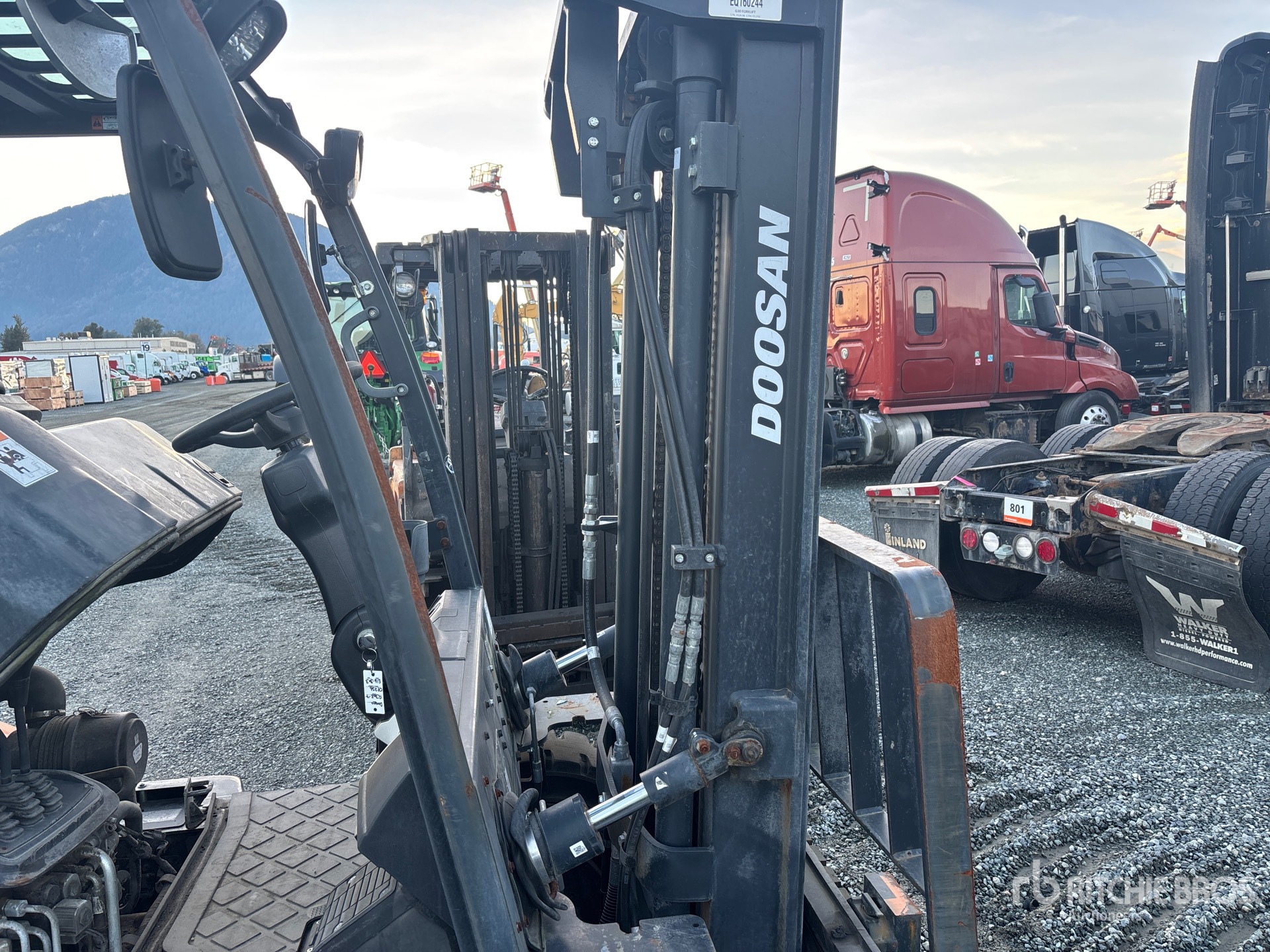 2022 Doosan G30E-7
