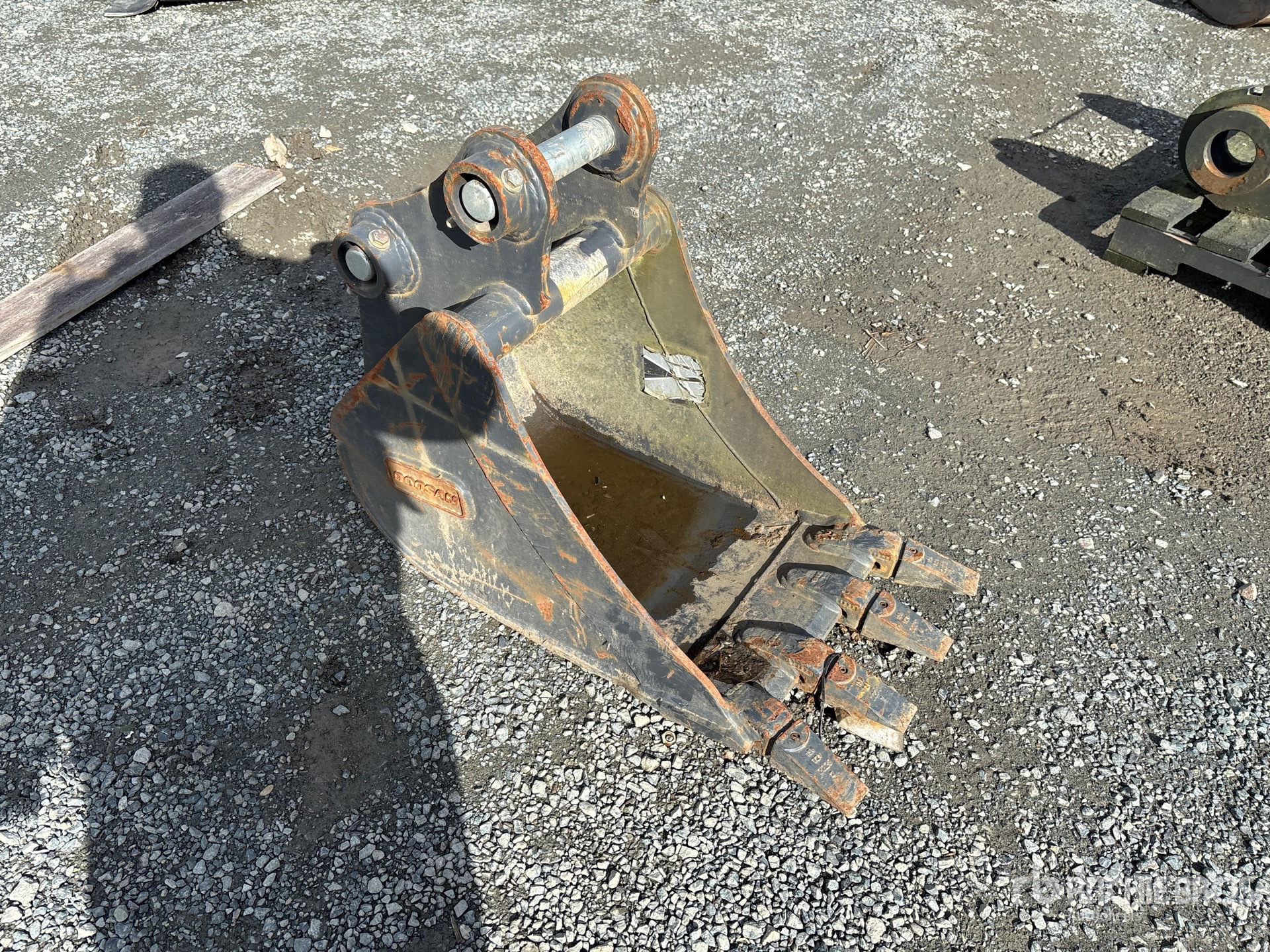 Doosan 18 IN Q/C DIGGING