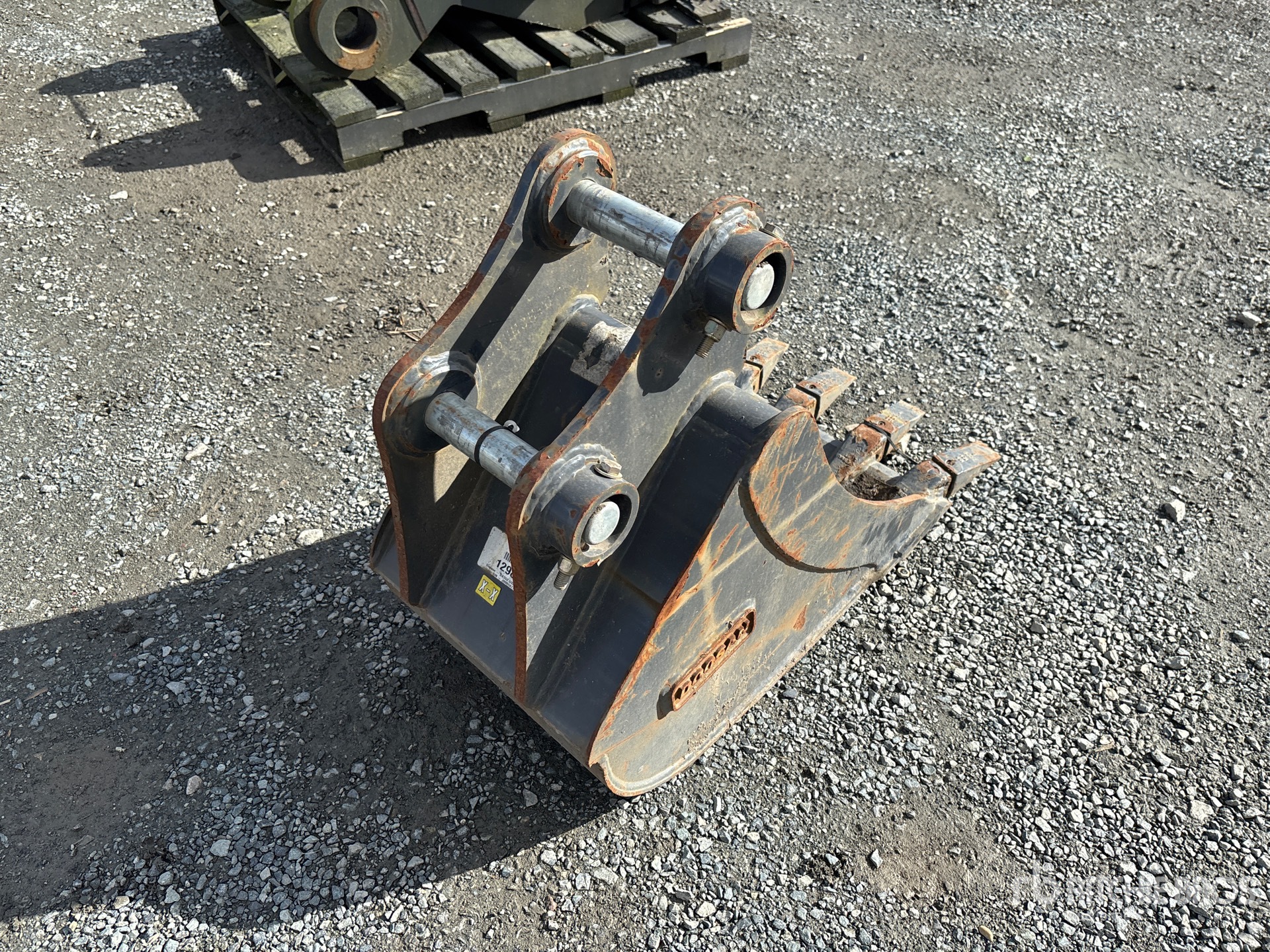 Doosan 18 IN Q/C DIGGING