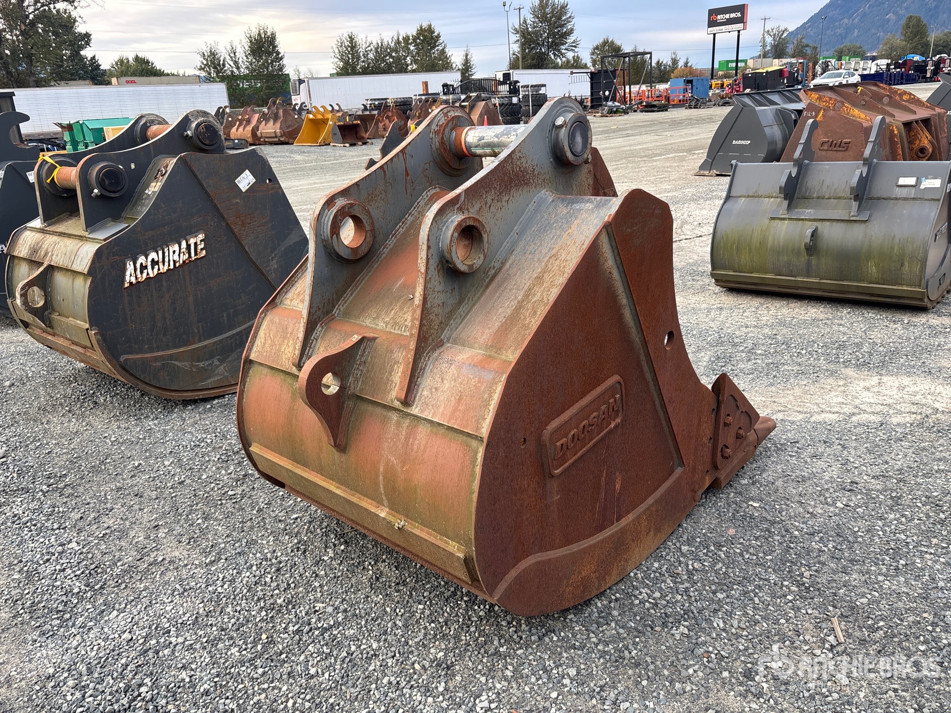 Doosan 43 IN 1.88 CYD DIGGING