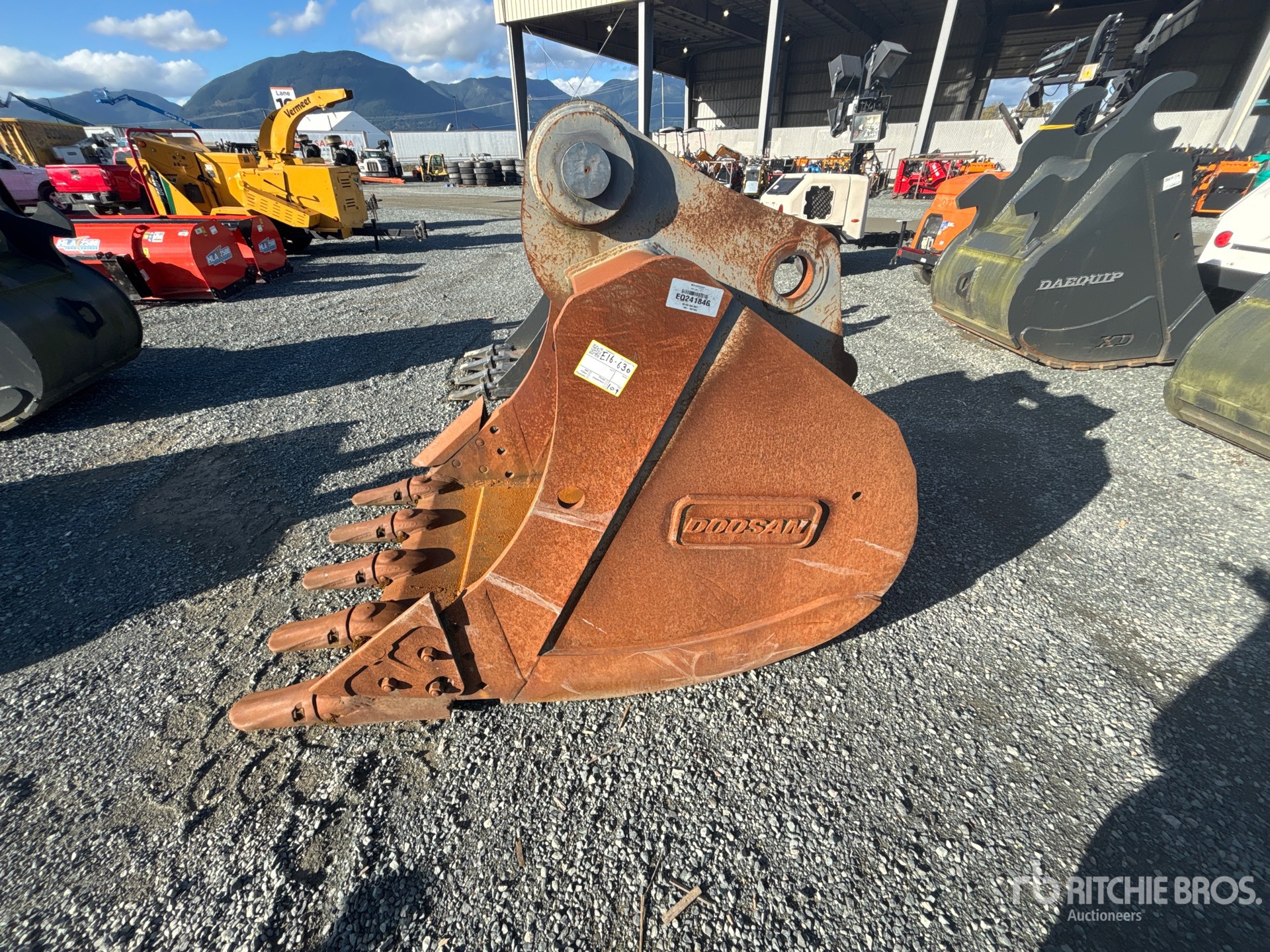 Doosan 43 IN 1.88 CYD DIGGING