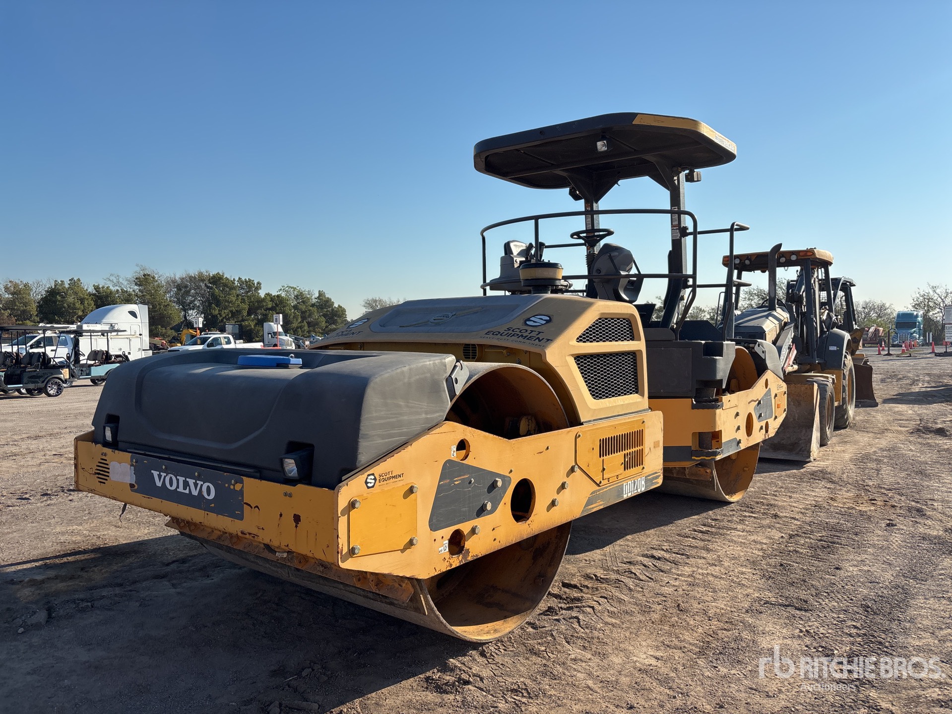 Photo of 2016 Volvo DD120B
