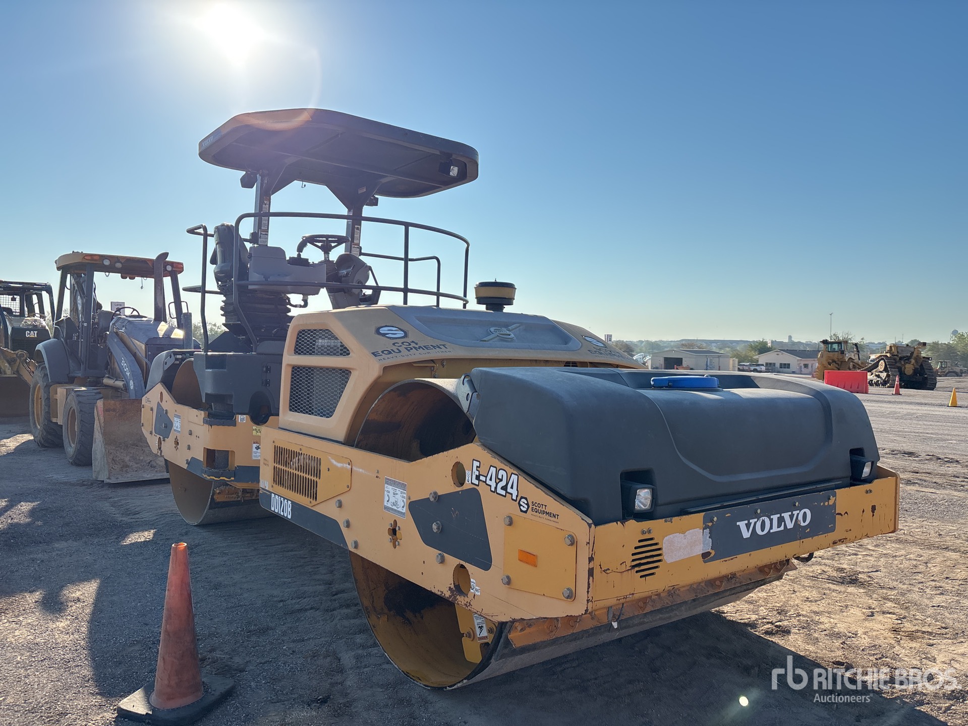 2016 Volvo DD120B
