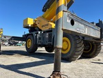 Chassis with Outrigger Cylinders