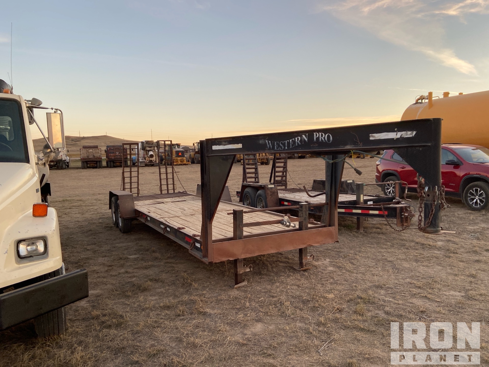 1999 Western 24 FT T/A GOOSENECK