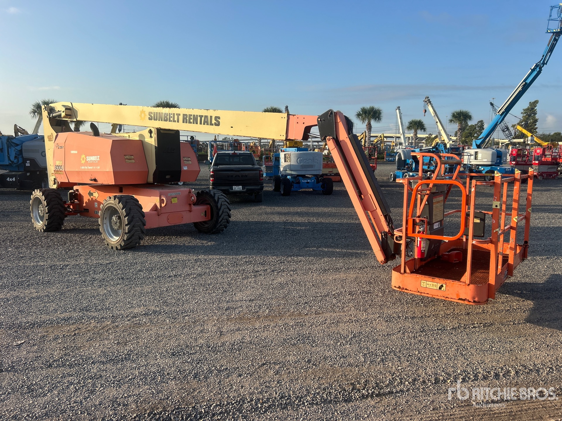 2018 JLG 800AJ