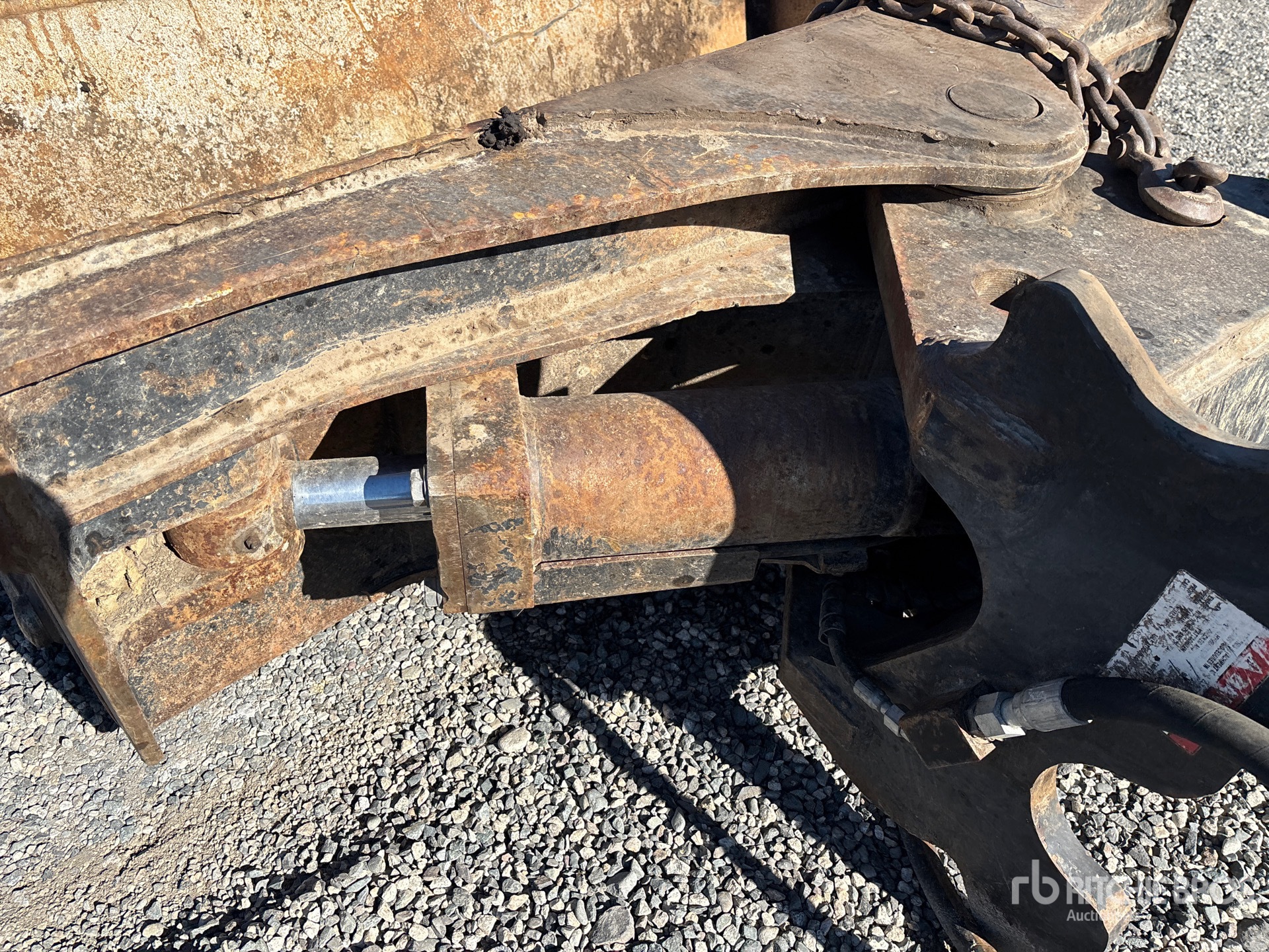 Brandt 60 IN Q/C HYDRAULIC TILTING