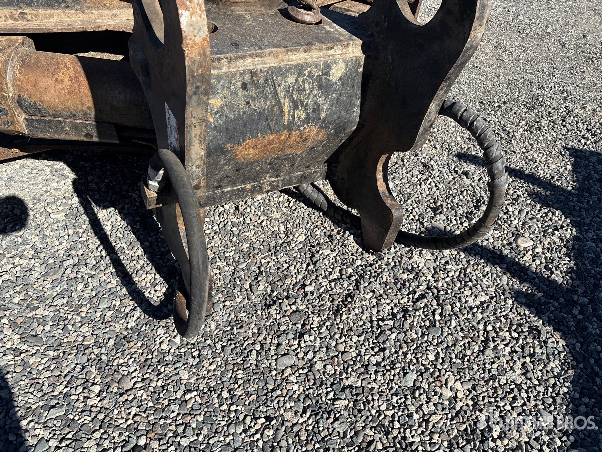 Brandt 60 IN Q/C HYDRAULIC TILTING