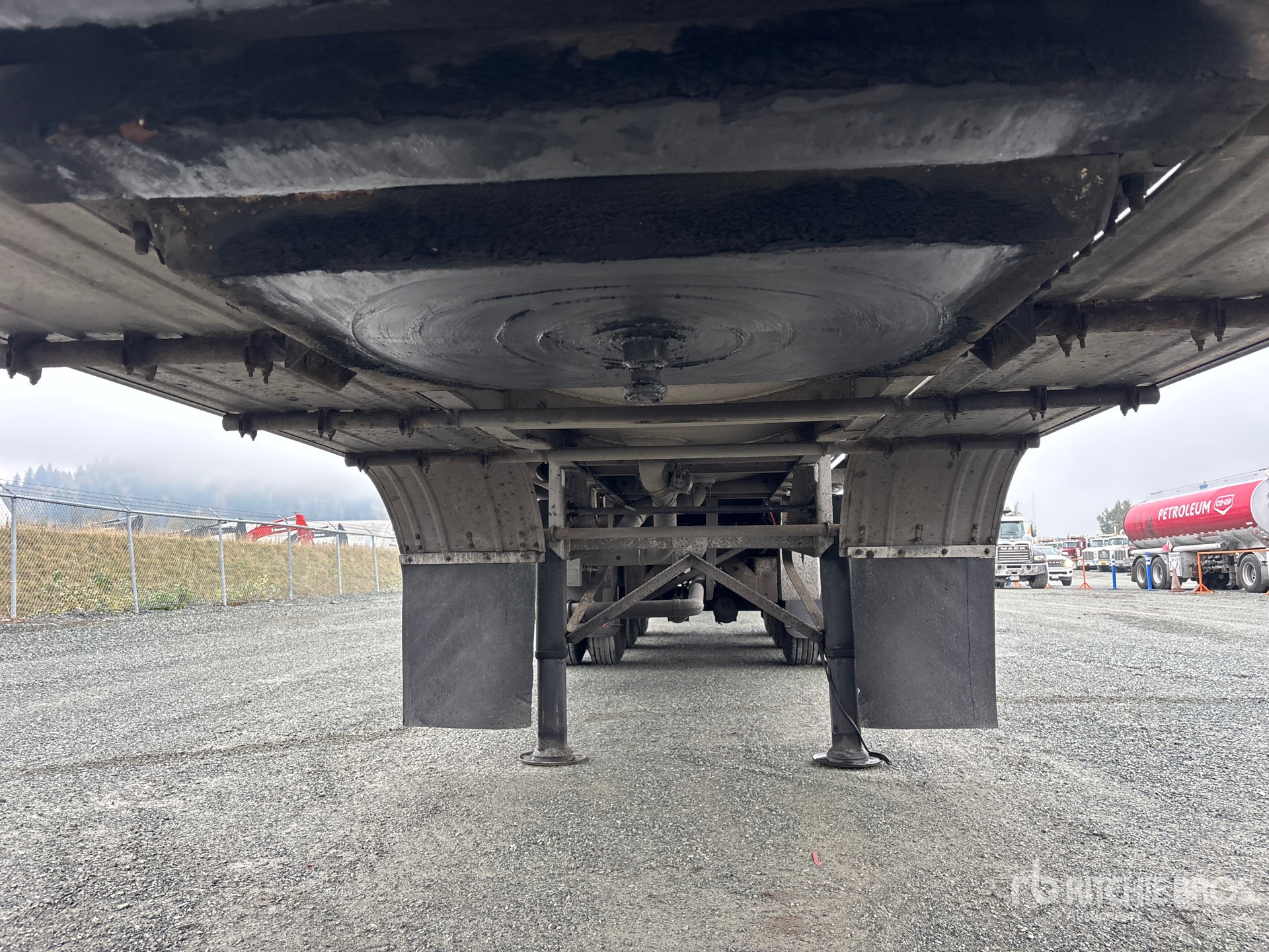 2009 Advance 32500 L Tri/A Super B-Train Lead