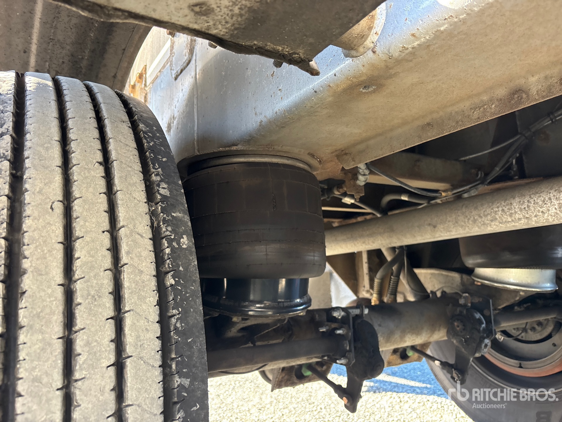 2009 Advance 32500 L Tri/A Super B-Train Lead