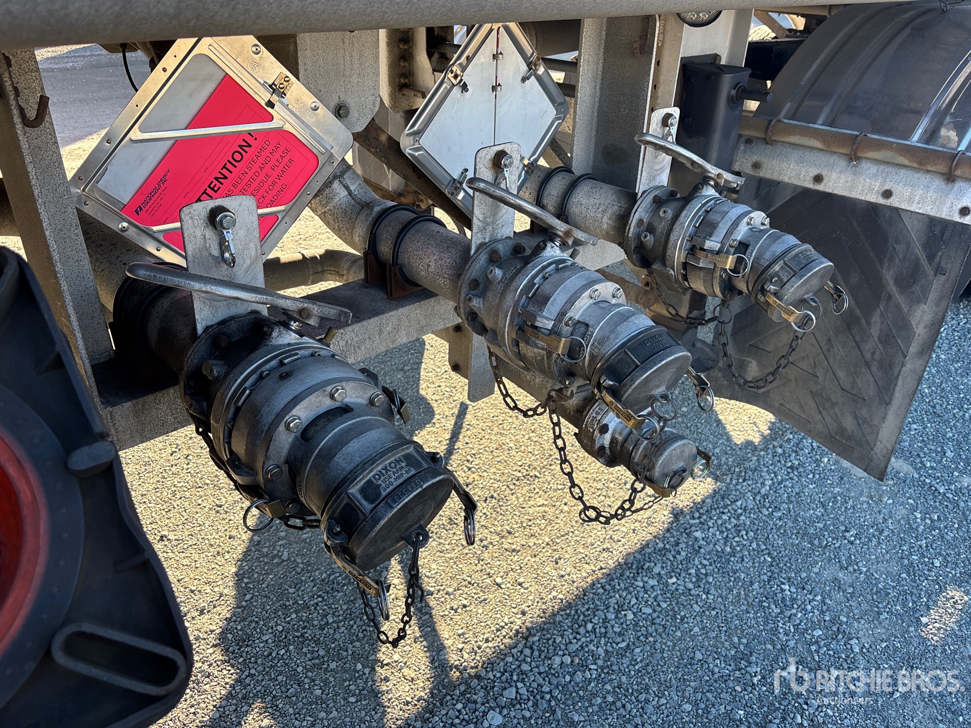 2009 Advance 32500 L Tri/A Super B-Train Lead